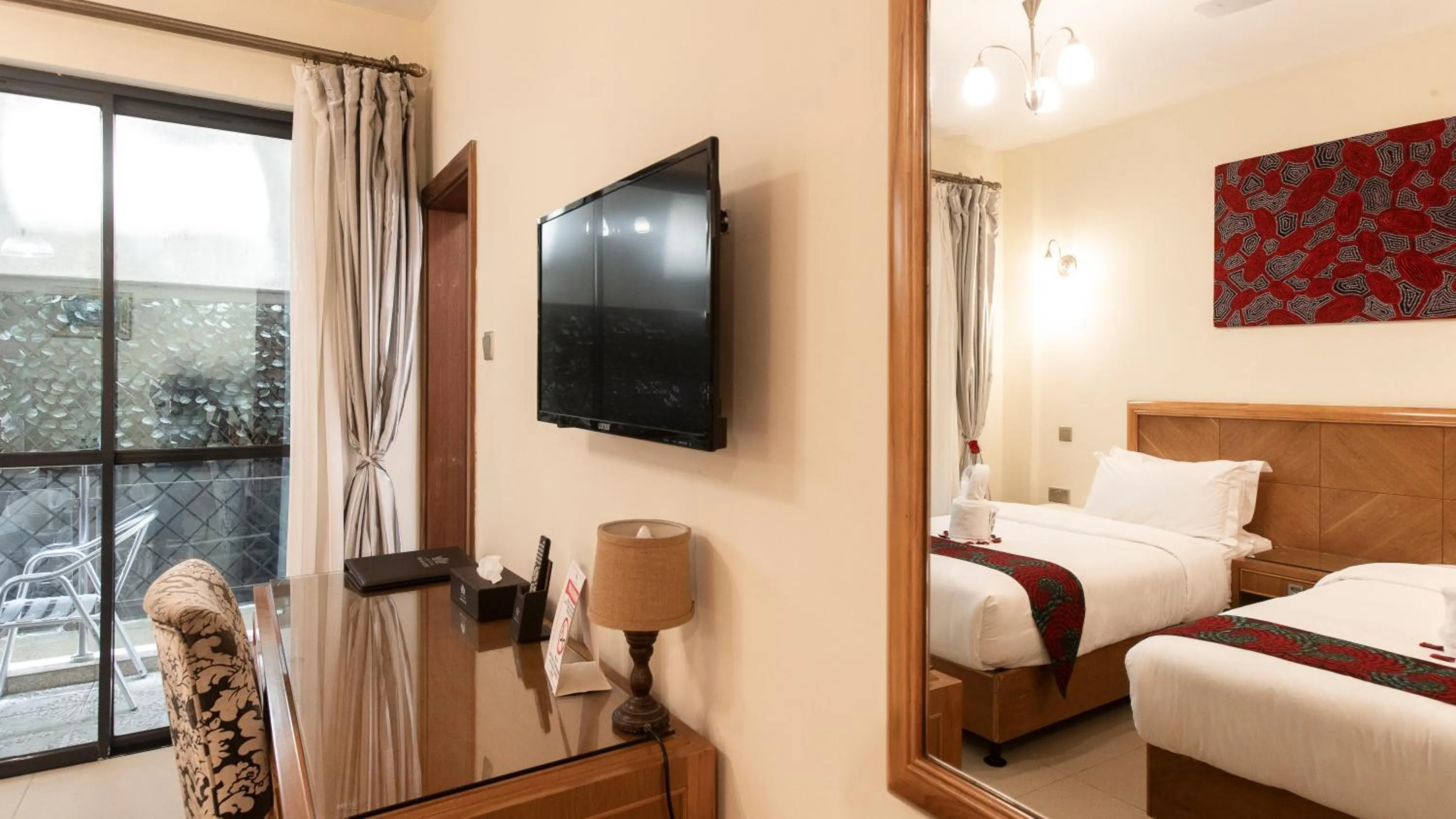 TV and multimedia, Bed in Lotos Inn & Suites, Nairobi