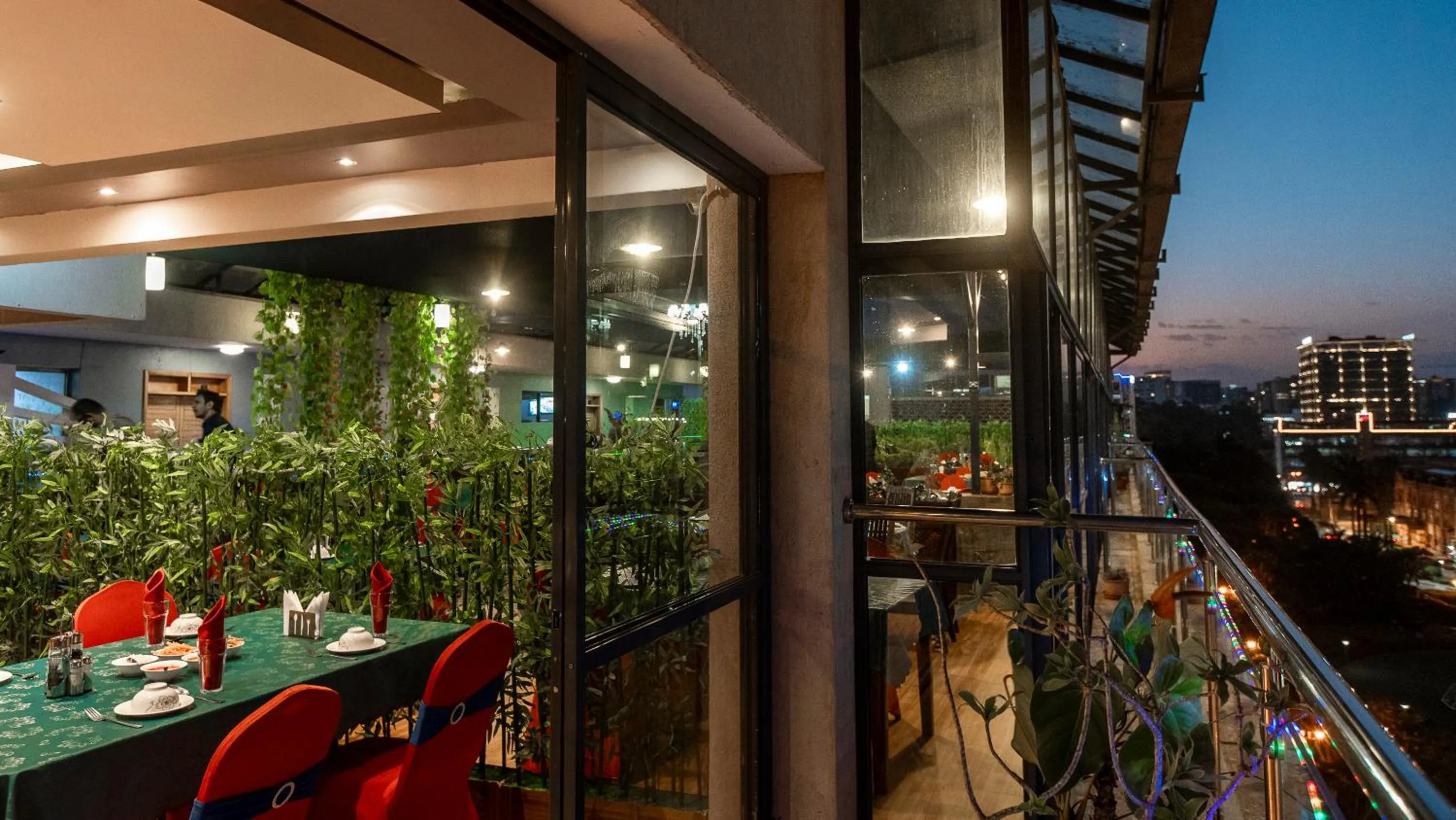 Restaurant/places to eat in Lotos Inn & Suites, Nairobi