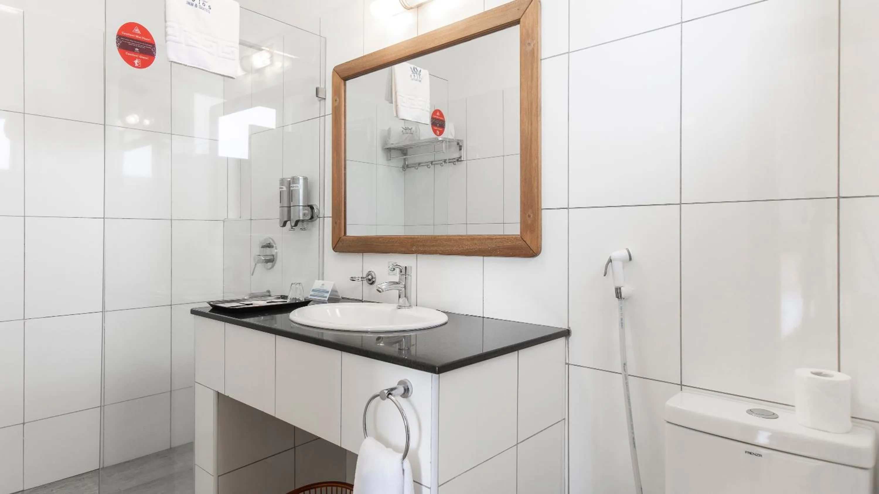 Bathroom in Lotos Inn & Suites, Nairobi