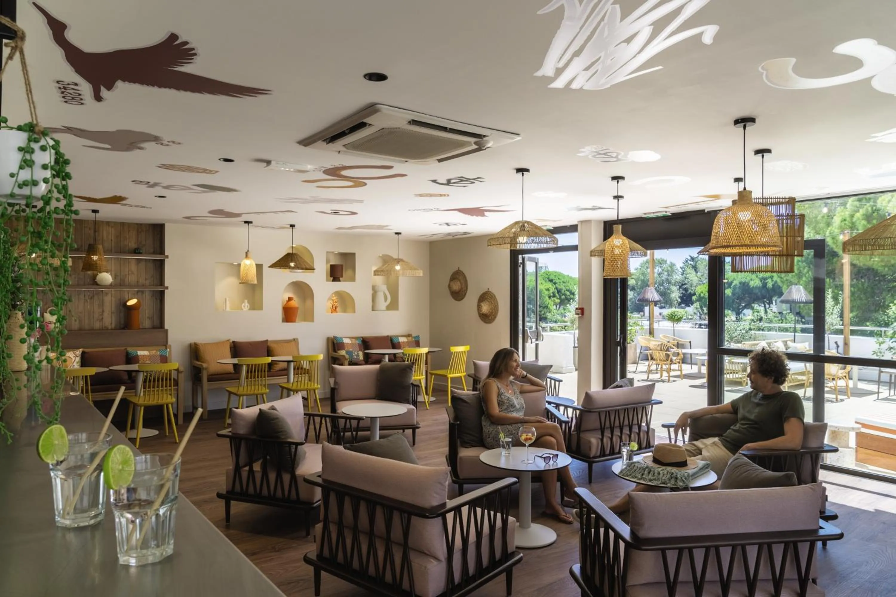 Lounge or bar, Restaurant/Places to Eat in Belambra Clubs La Grande Motte - Petite Camargue Presqu'île Du Ponant