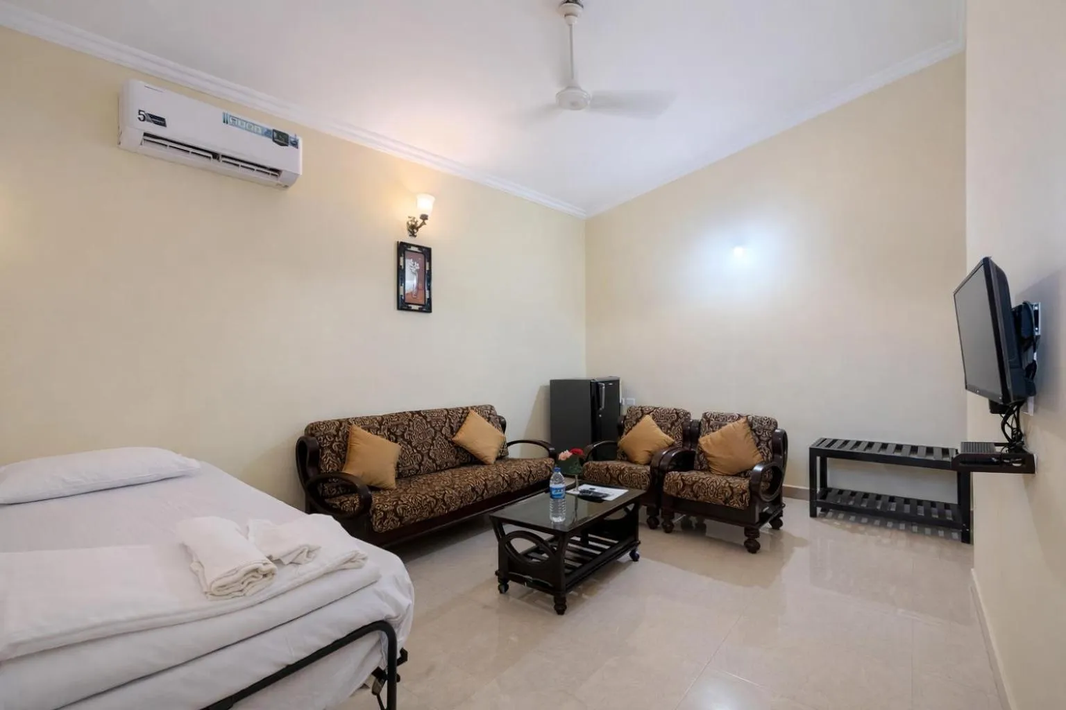 Living room, Bed in Jacks Resort