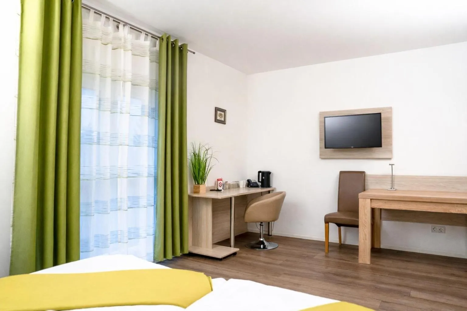 Photo of the whole room, Bed in Hotel ANNA - Düsseldorf - Hilden