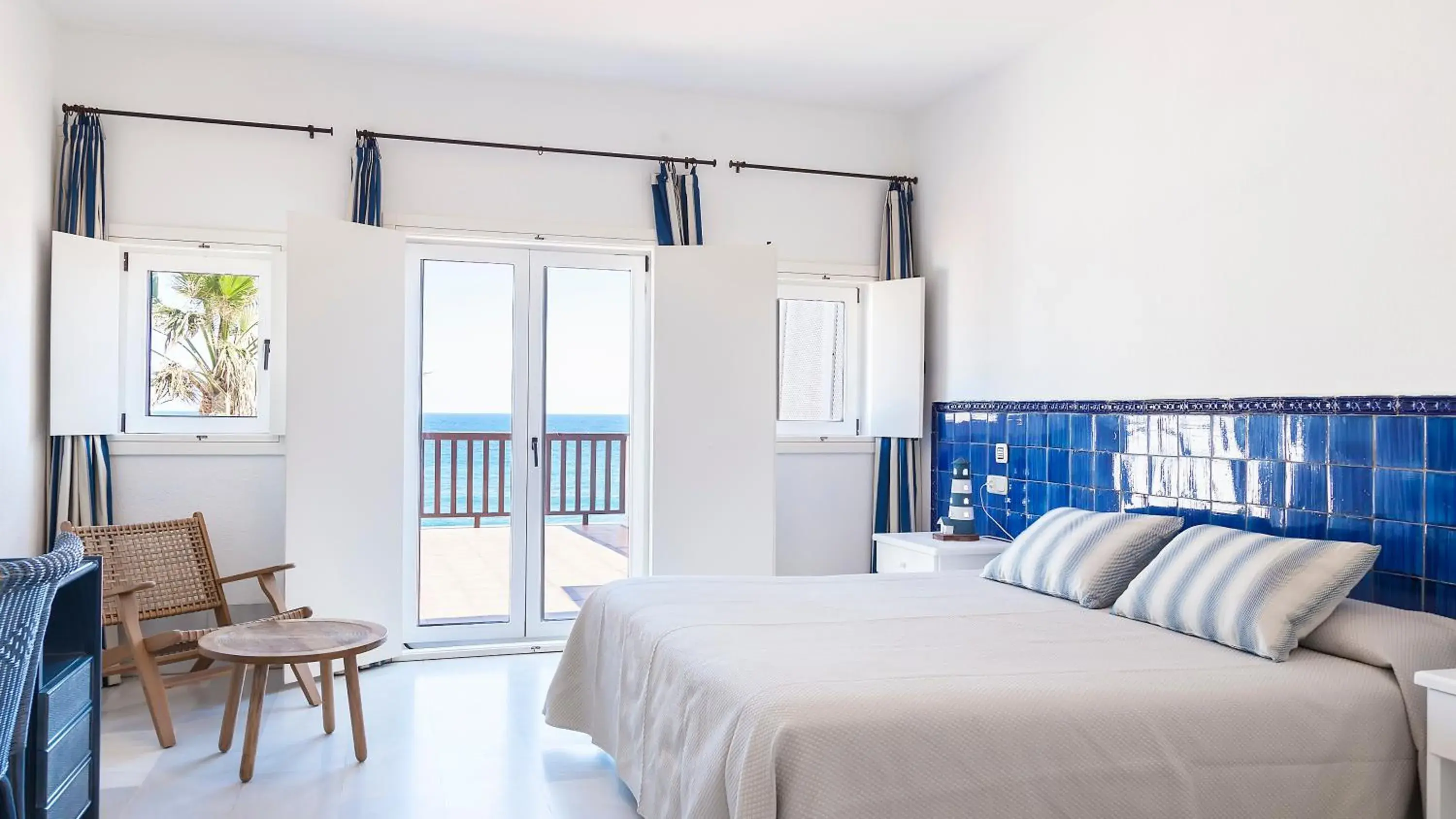 Double or Twin Room with Terrace and on the seafront in Doña Pakyta Double or Twin Room with Terrace and on the seafront in Doña Pakyta