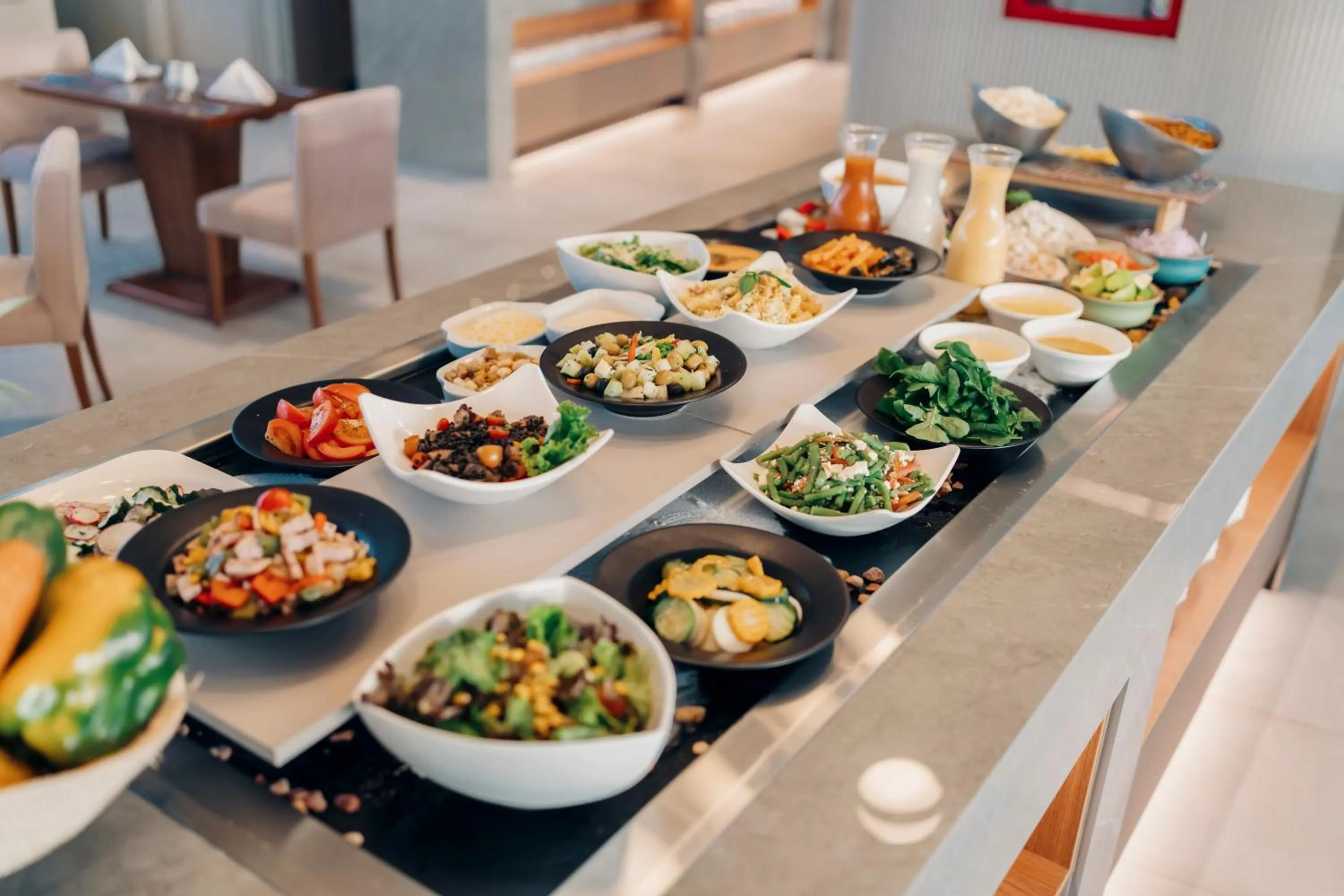 Restaurant/places to eat in Wyndham Quito Airport