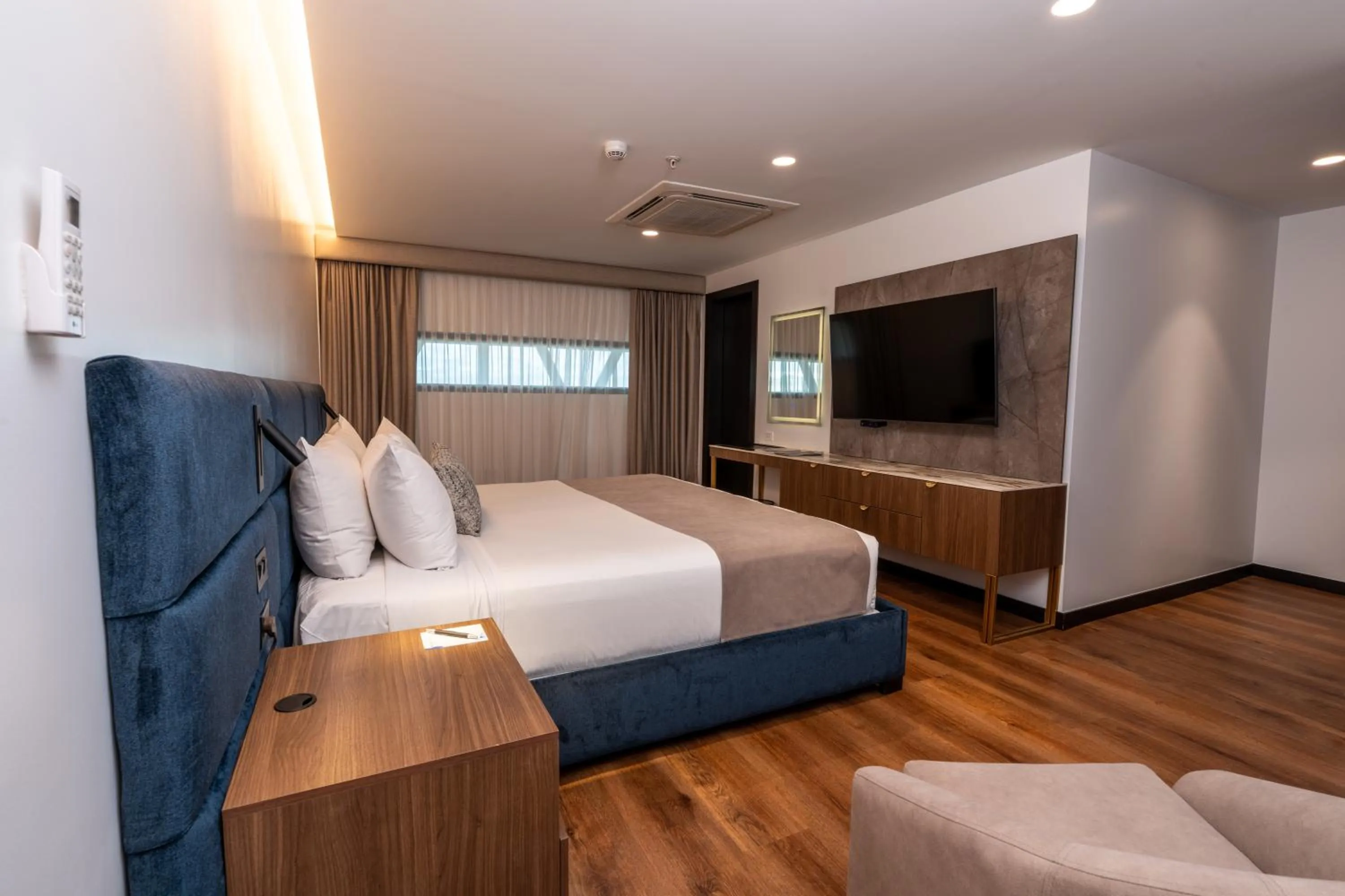 Bed in Wyndham Quito Airport