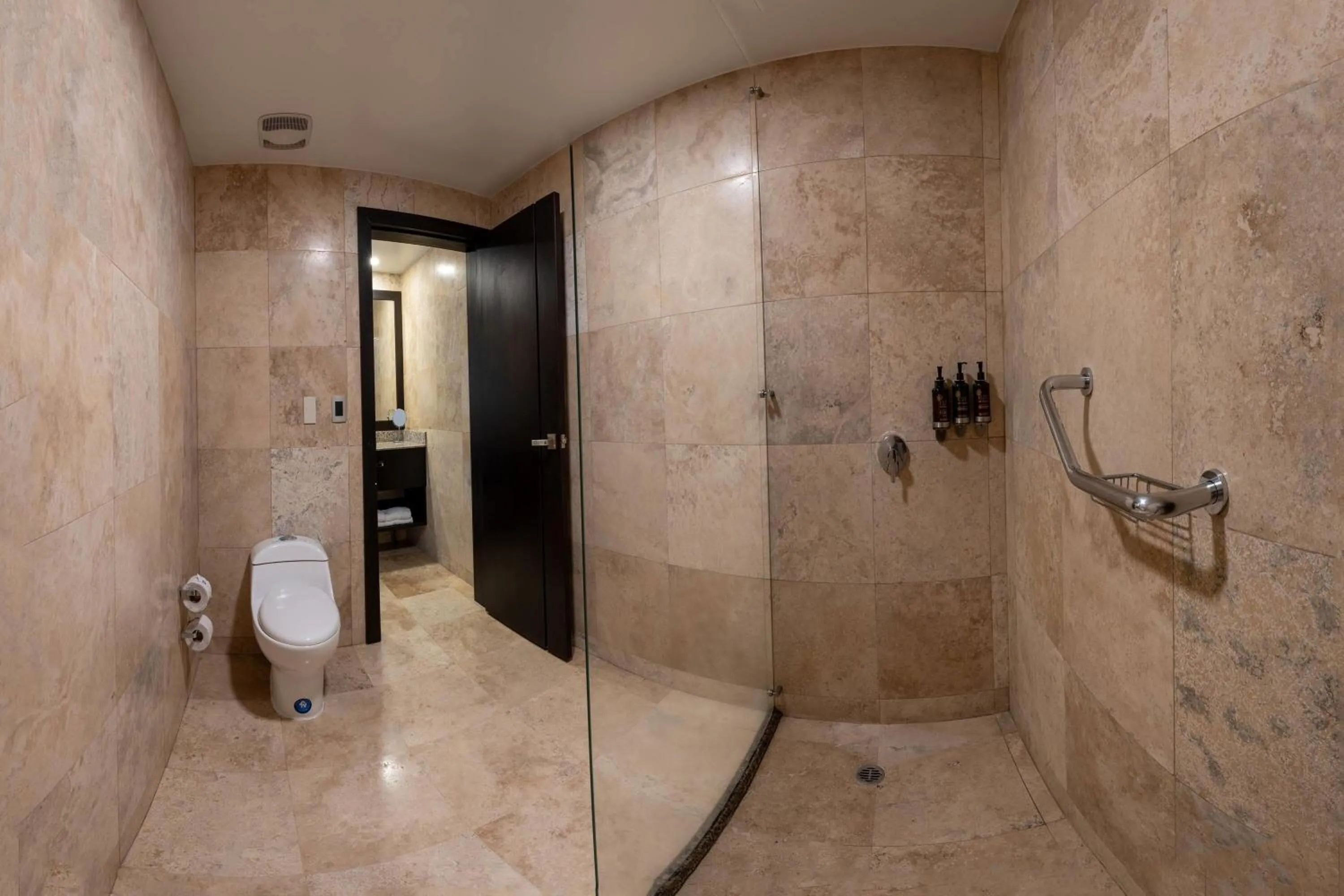 Bathroom in Wyndham Quito Airport