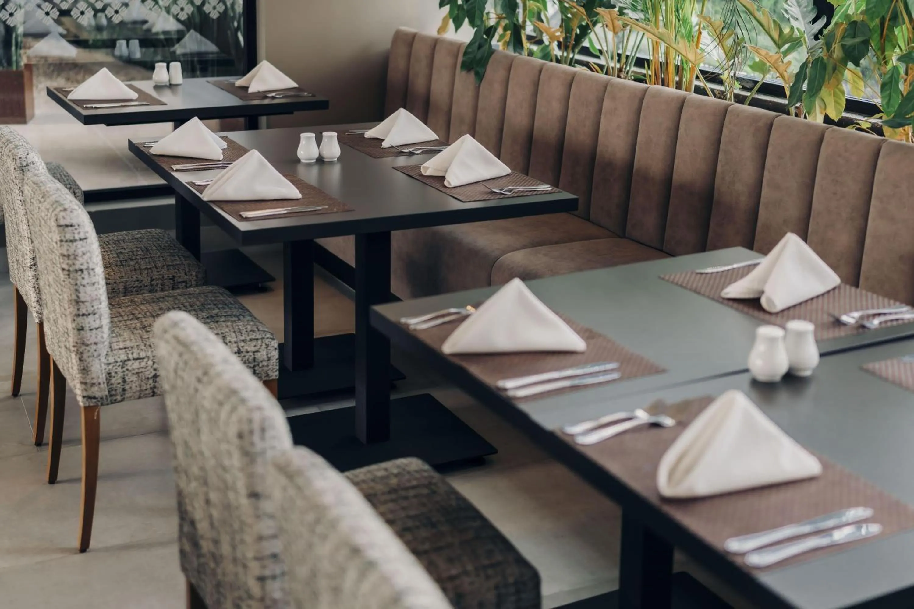 Restaurant/places to eat in Wyndham Quito Airport