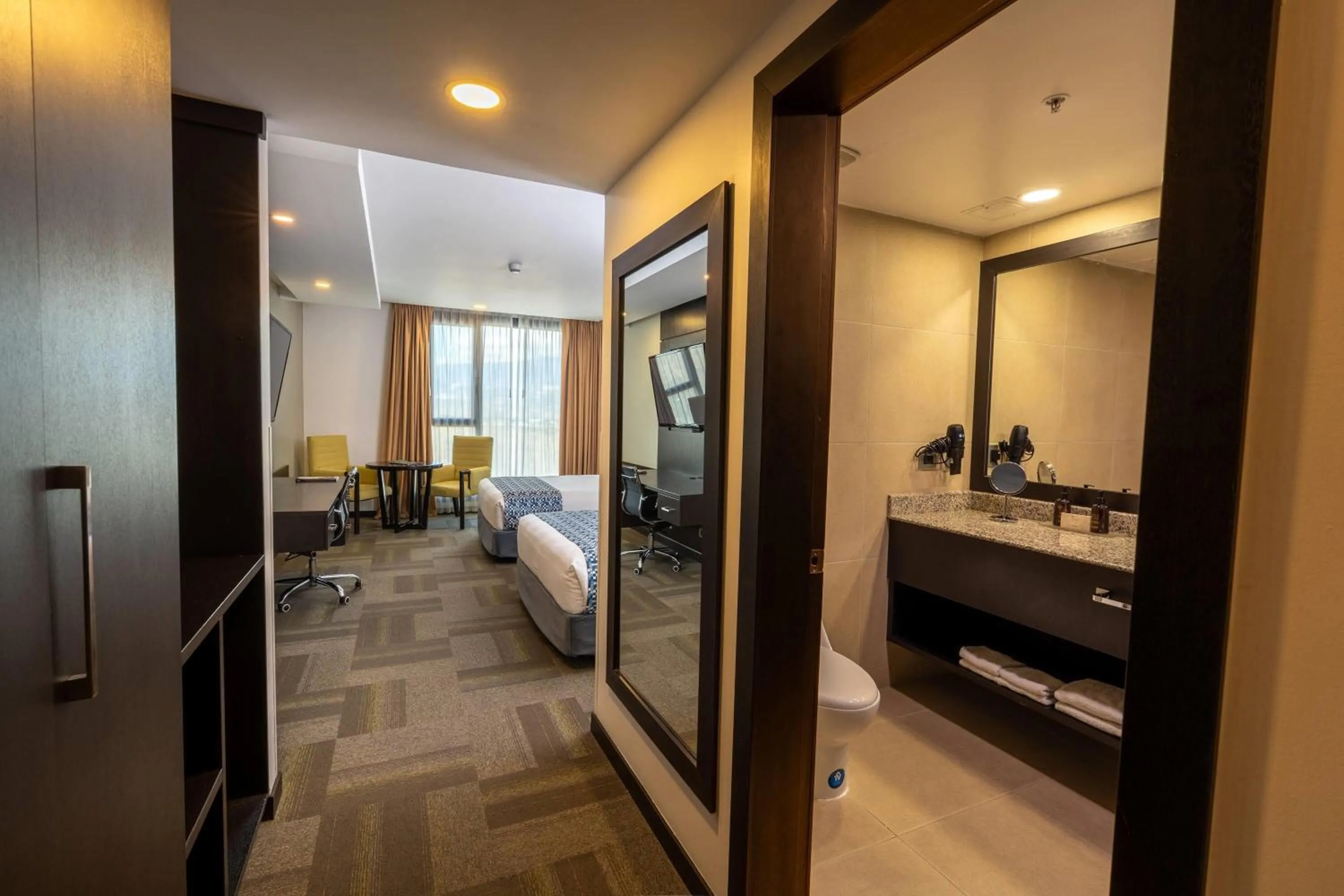 Photo of the whole room in Wyndham Quito Airport