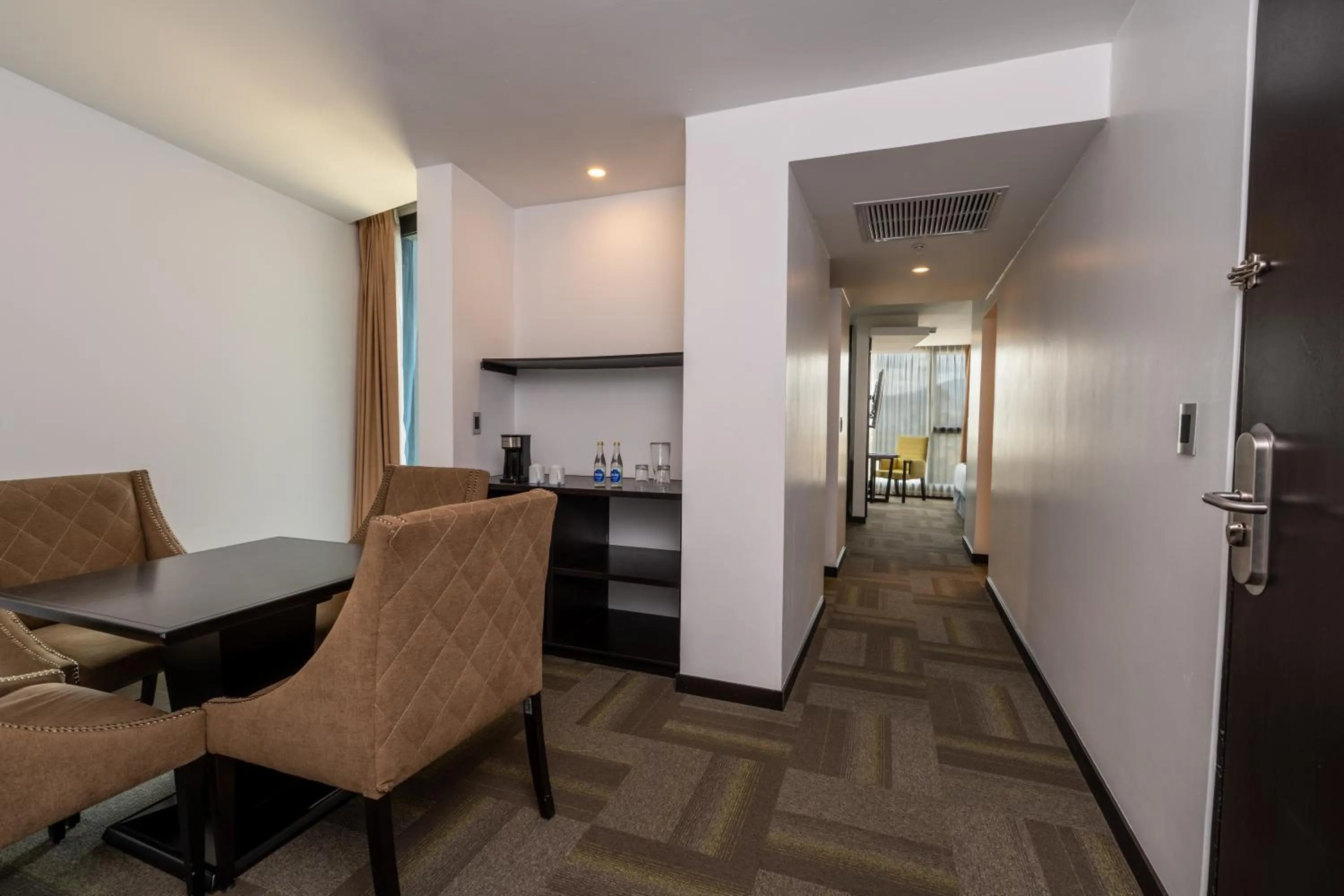 Photo of the whole room in Wyndham Quito Airport