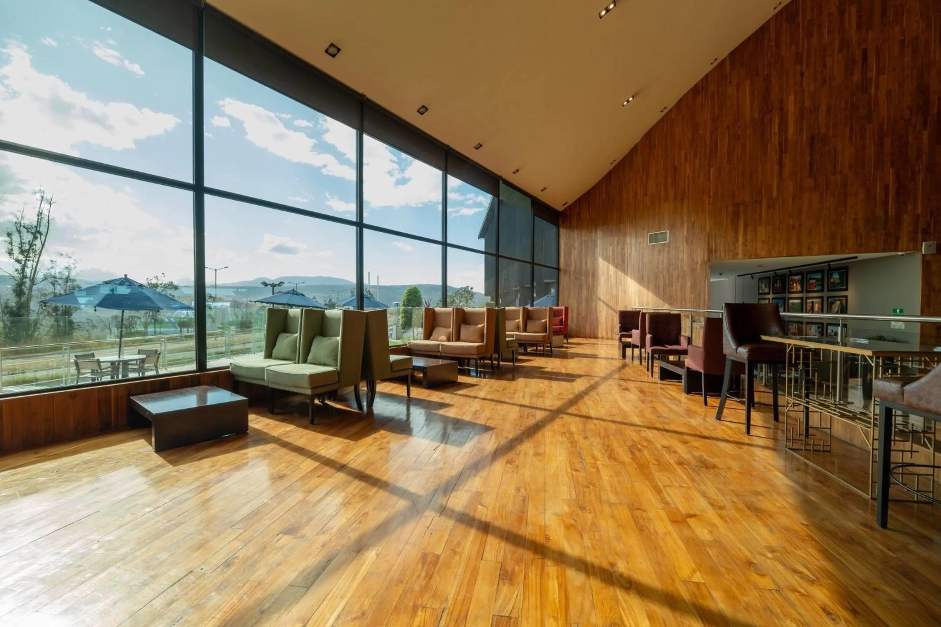 Lobby or reception in Wyndham Quito Airport
