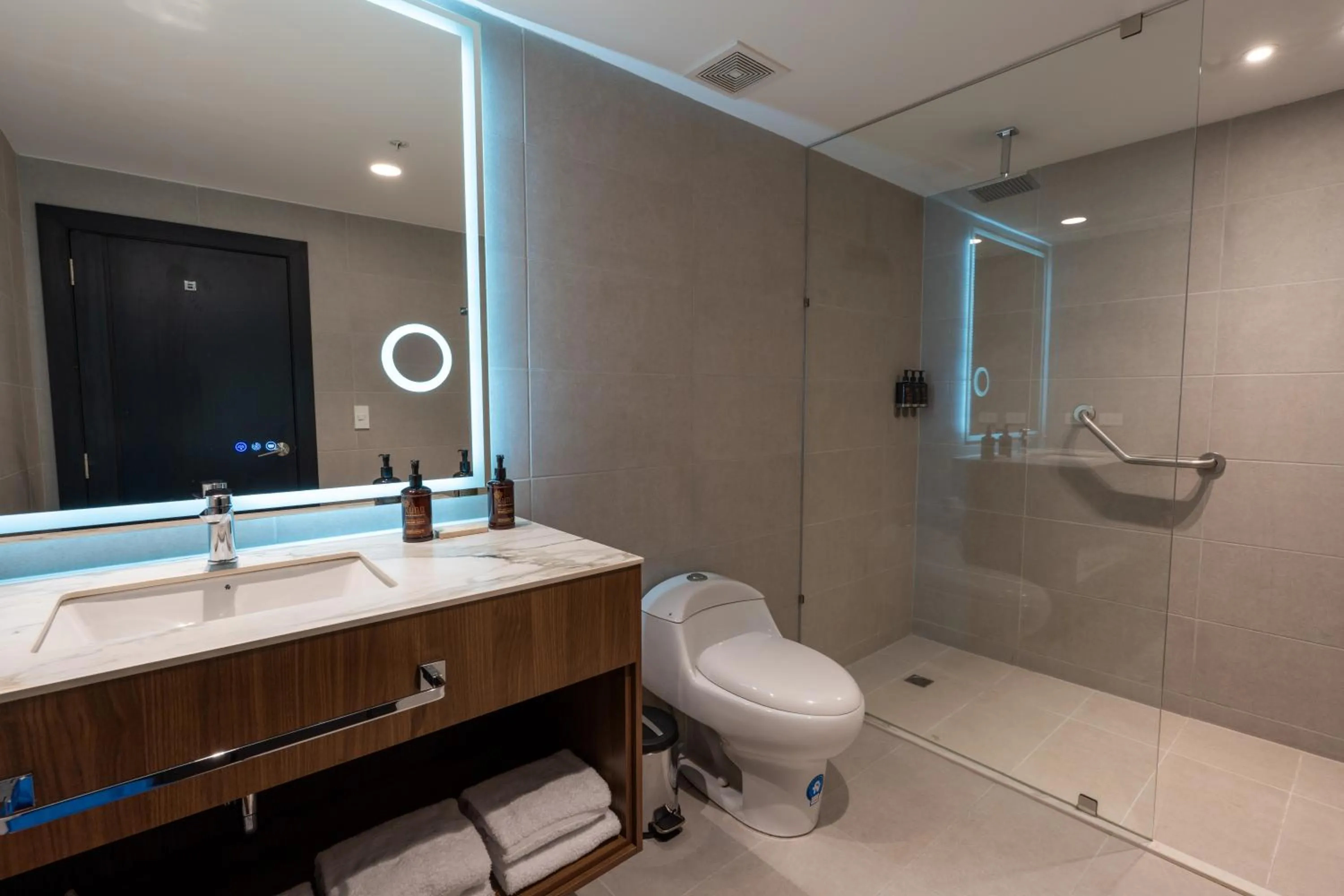 Bathroom in Wyndham Quito Airport