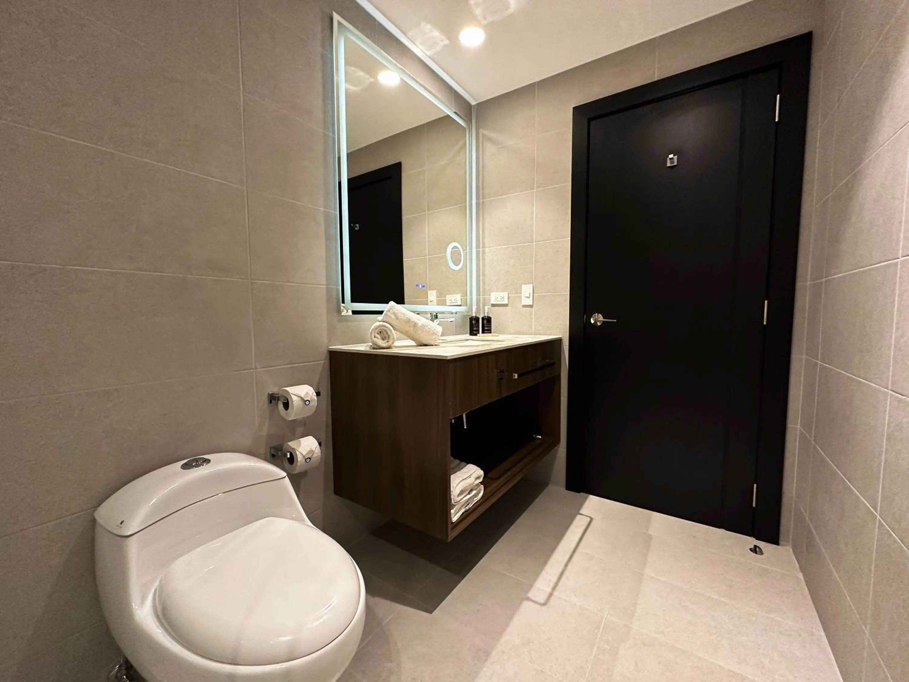 Toilet in Wyndham Quito Airport