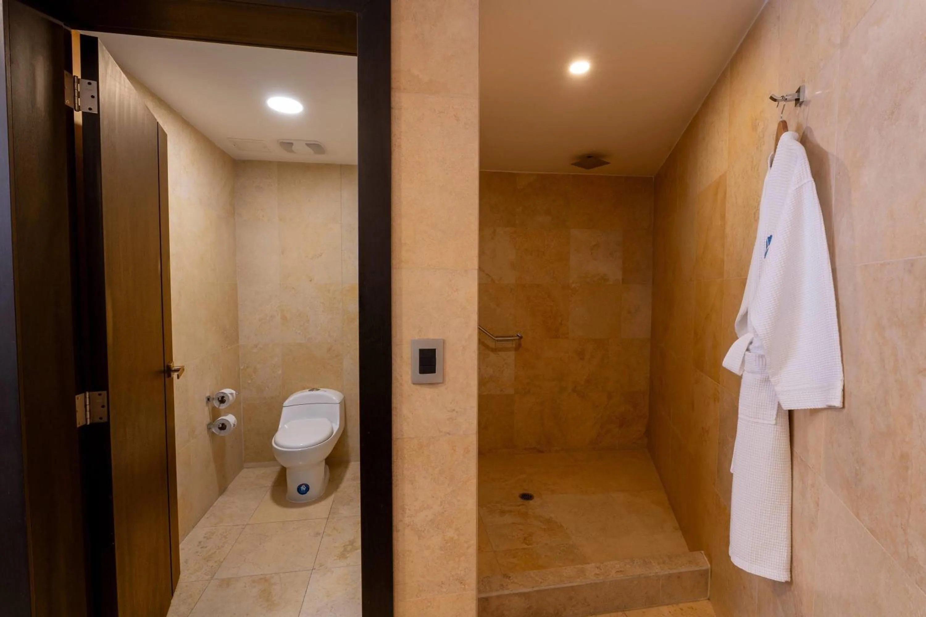 Bathroom in Wyndham Quito Airport