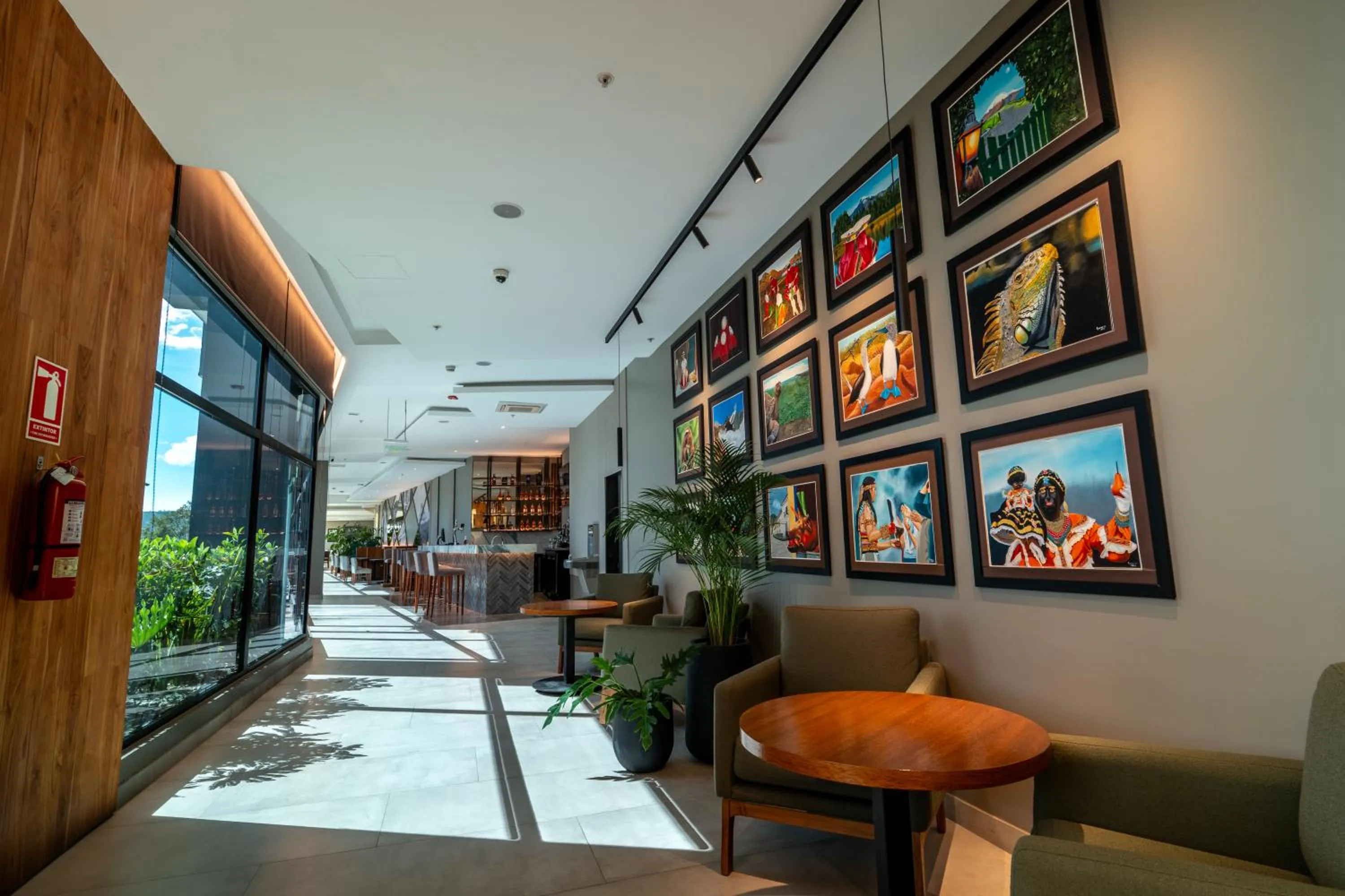 Restaurant/places to eat in Wyndham Quito Airport