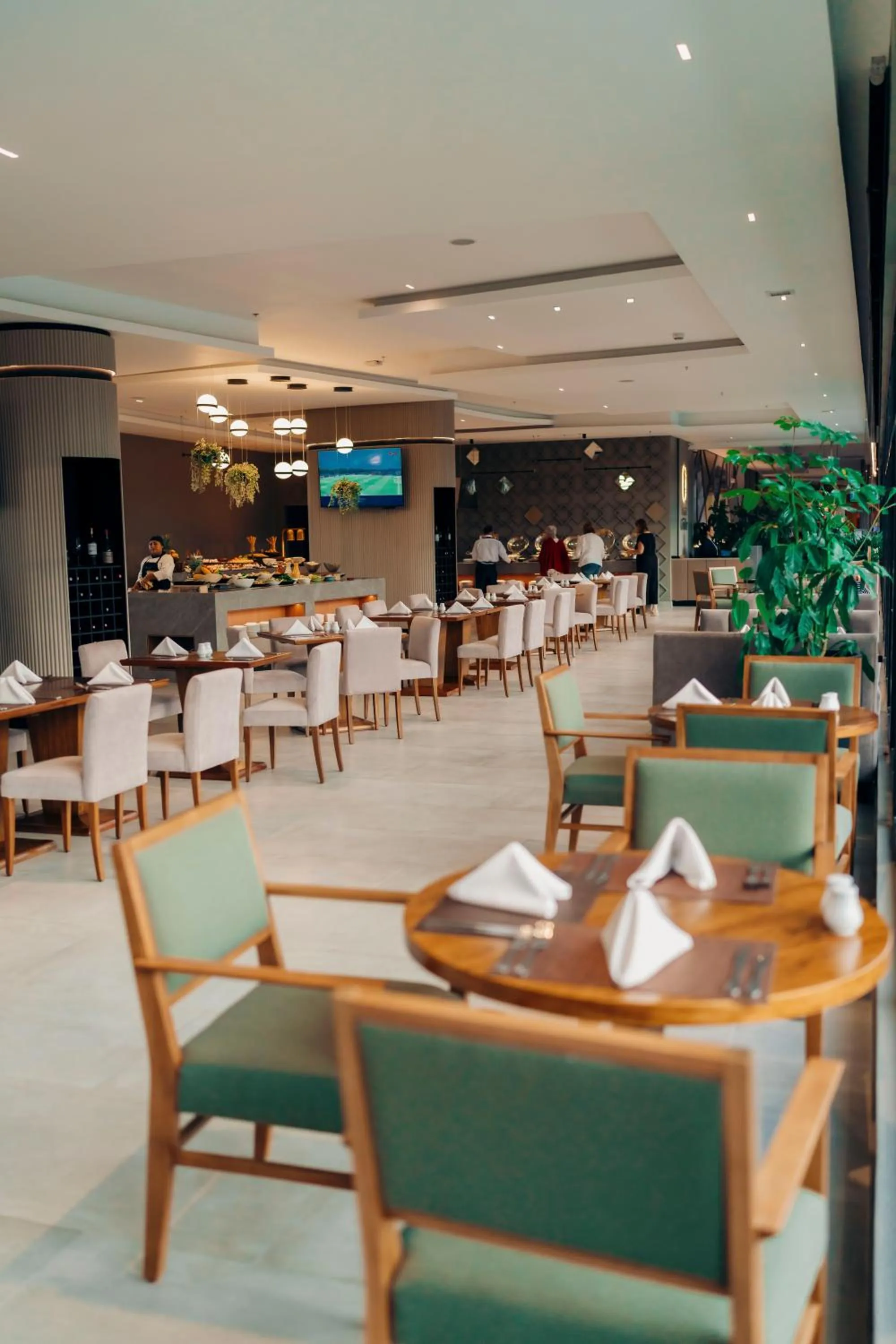 Restaurant/places to eat in Wyndham Quito Airport