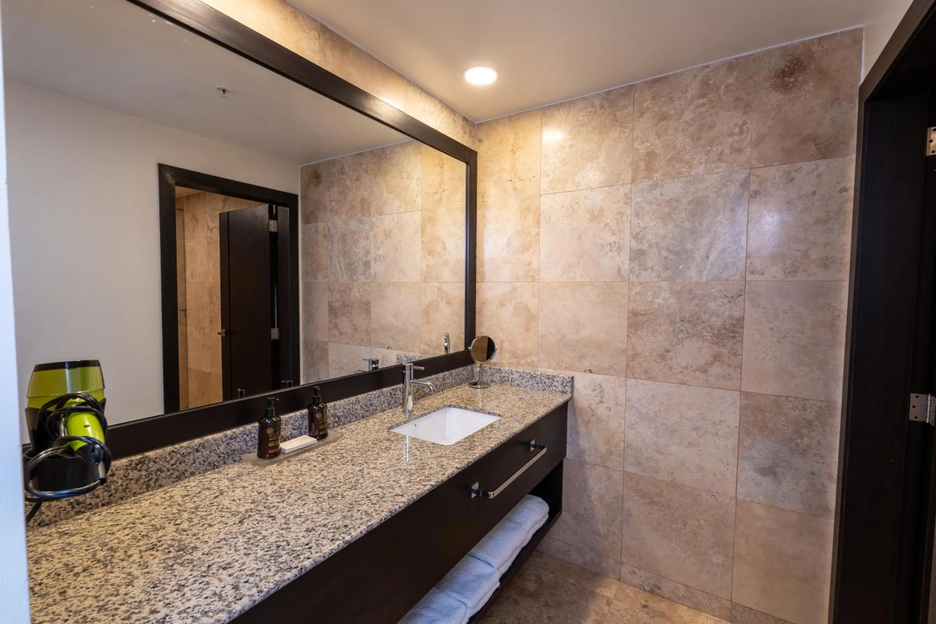 Bathroom in Wyndham Quito Airport