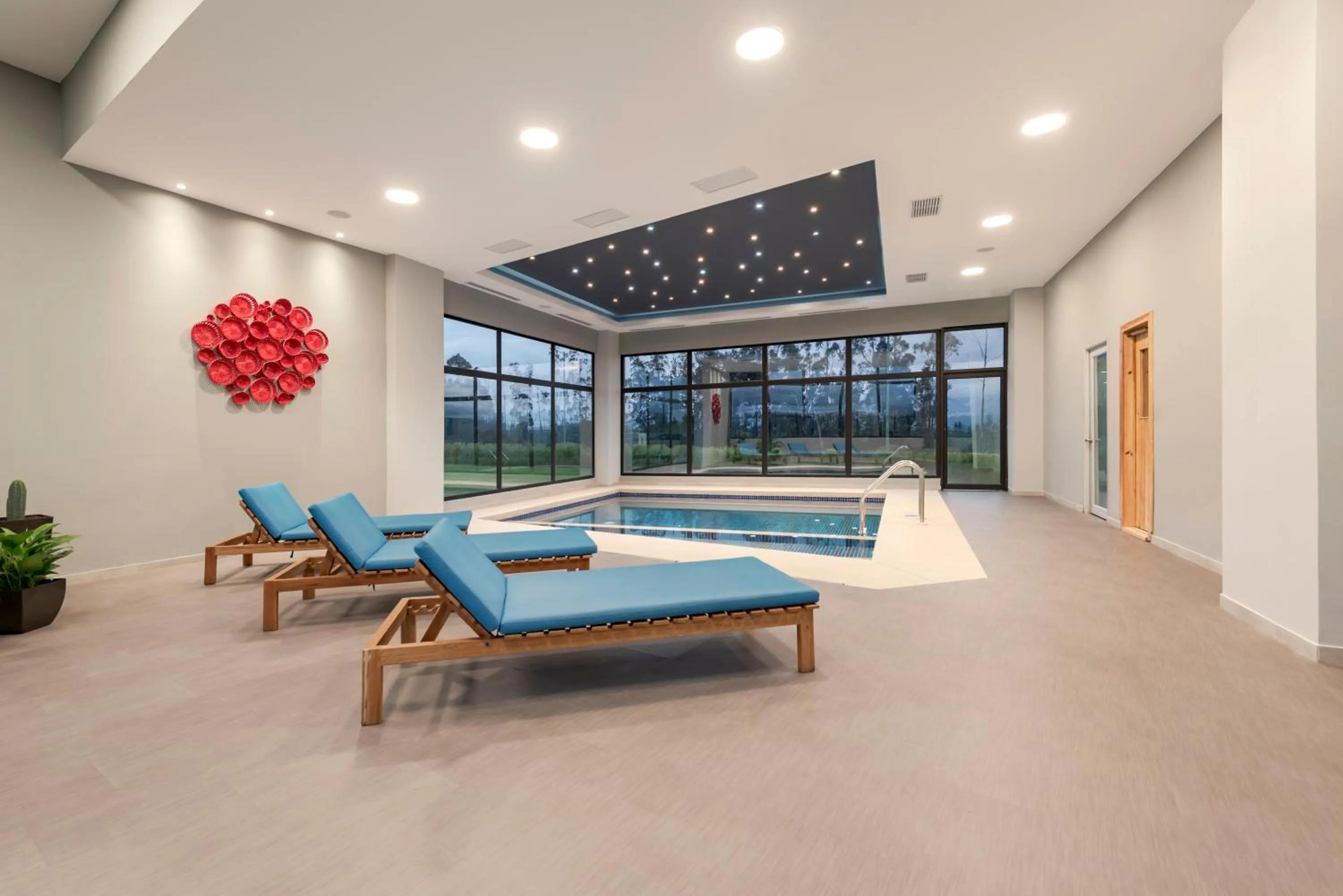 Swimming pool in Wyndham Quito Airport