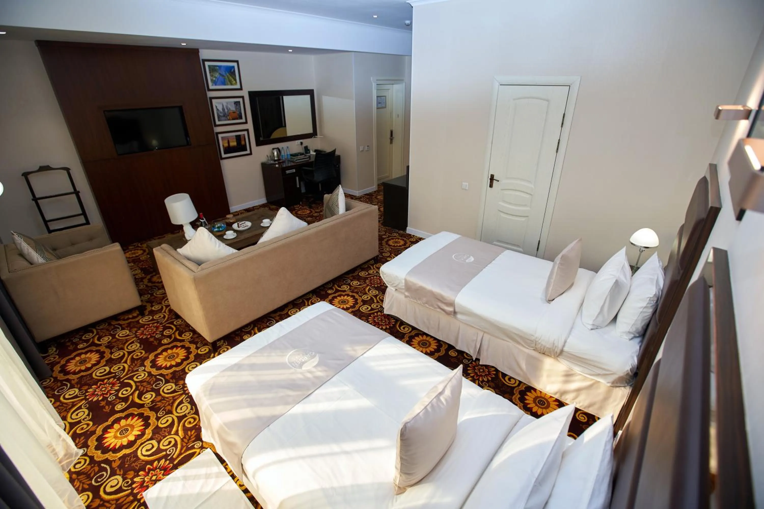 Bedroom, Bed in Garden Hotel