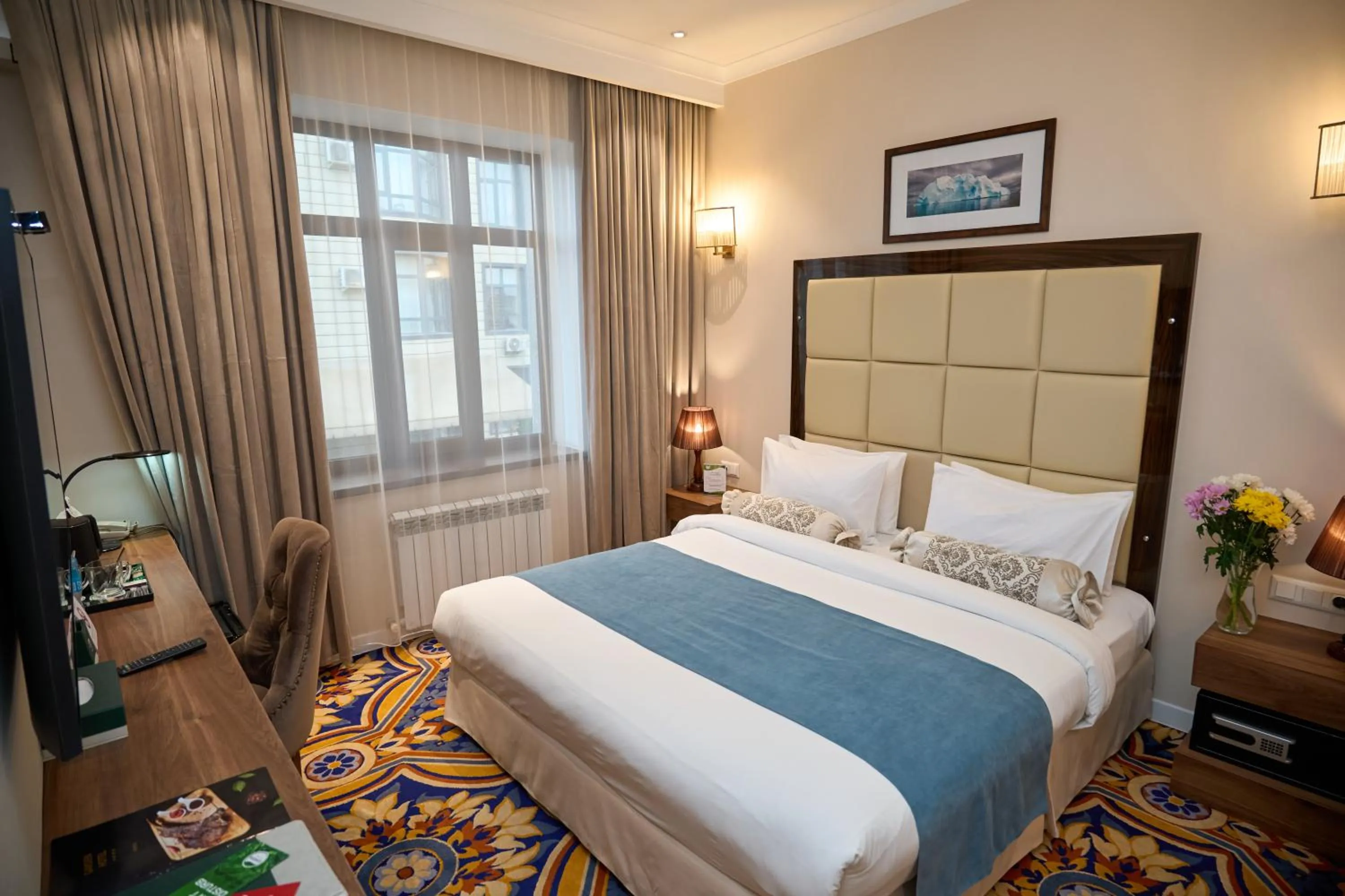 TV and multimedia, Bed in Garden Hotel