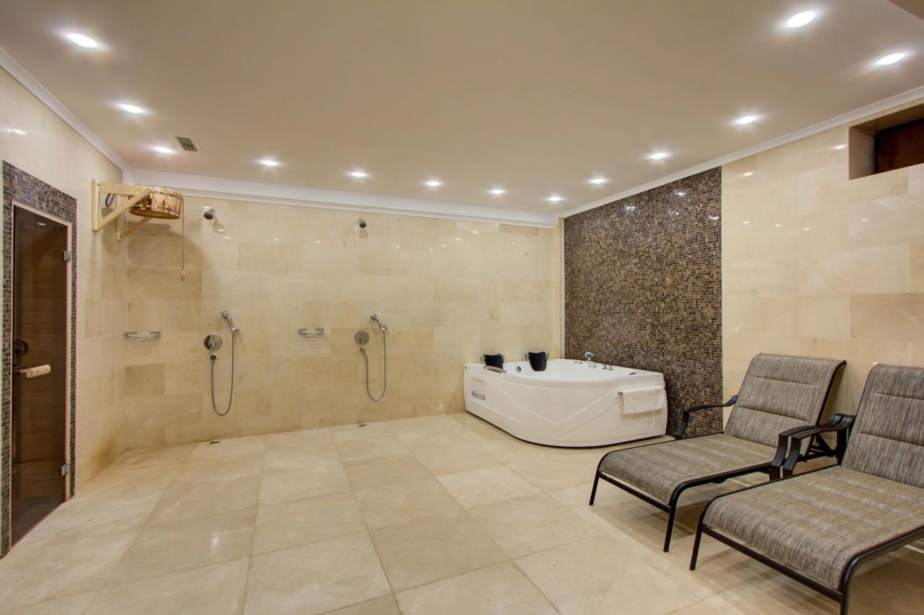 Hot Tub in Garden Hotel