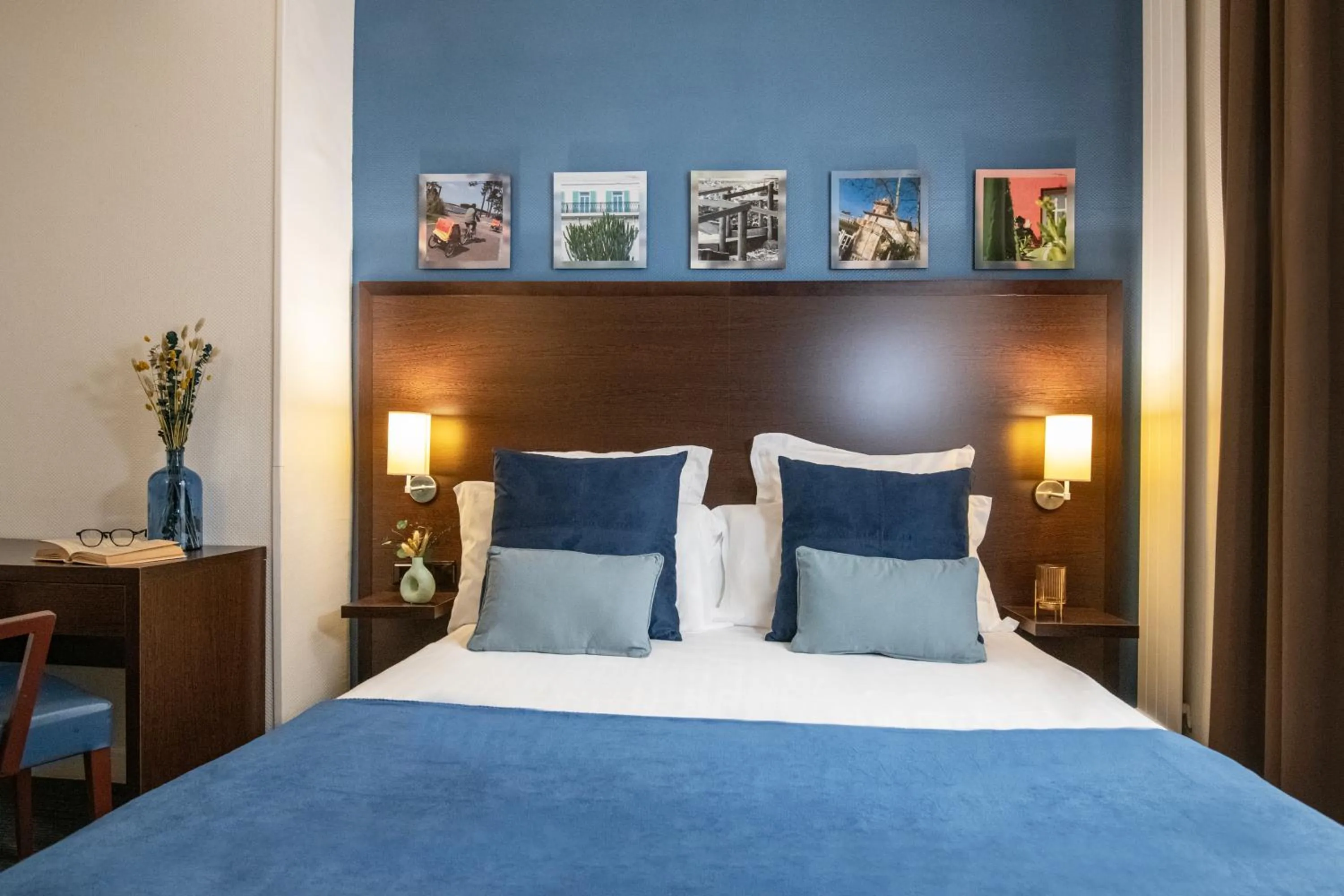 Bed in Hôtel Vendôme Menton