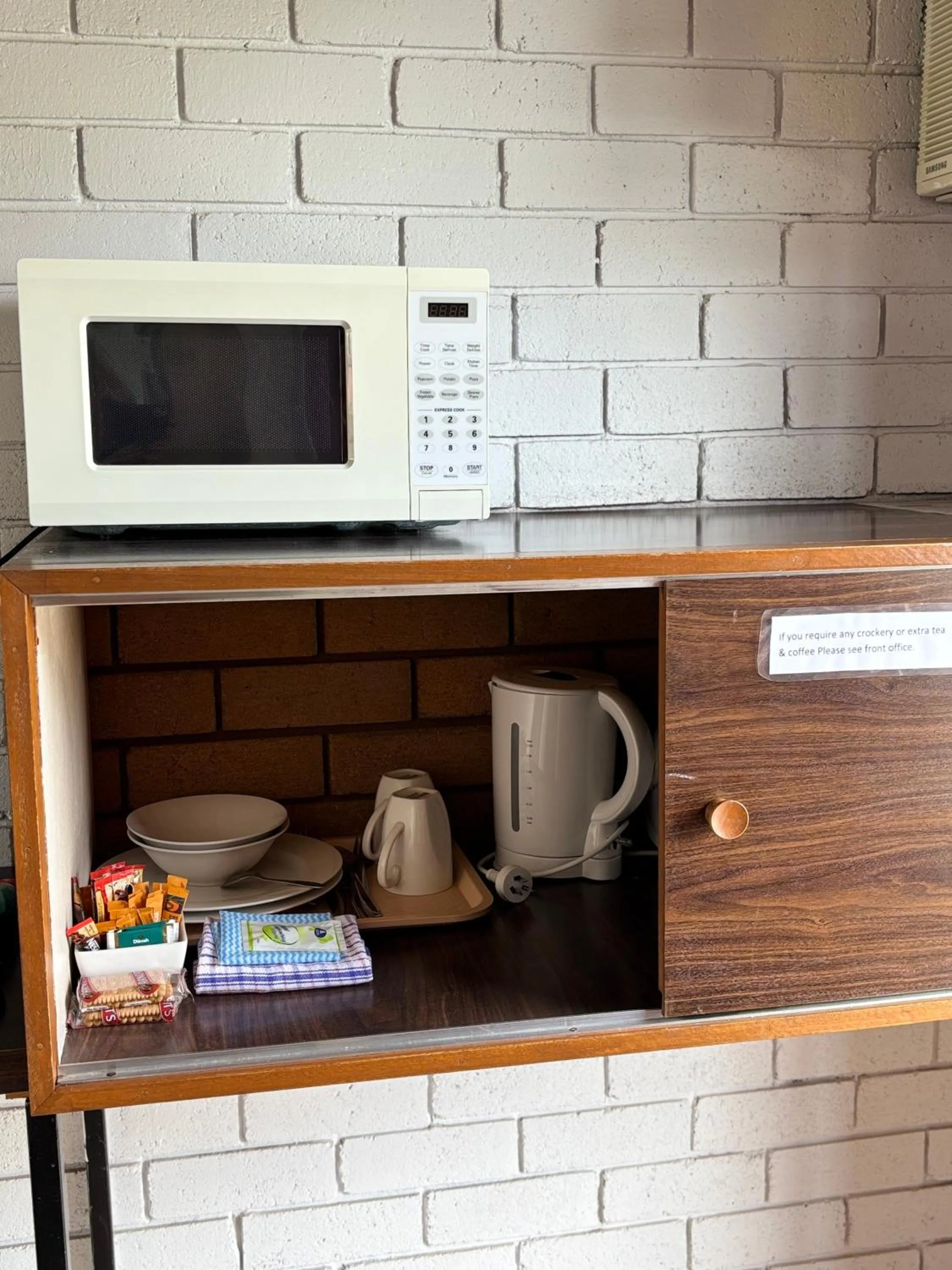 Kitchen or kitchenette in Bakery Park Motor Inn