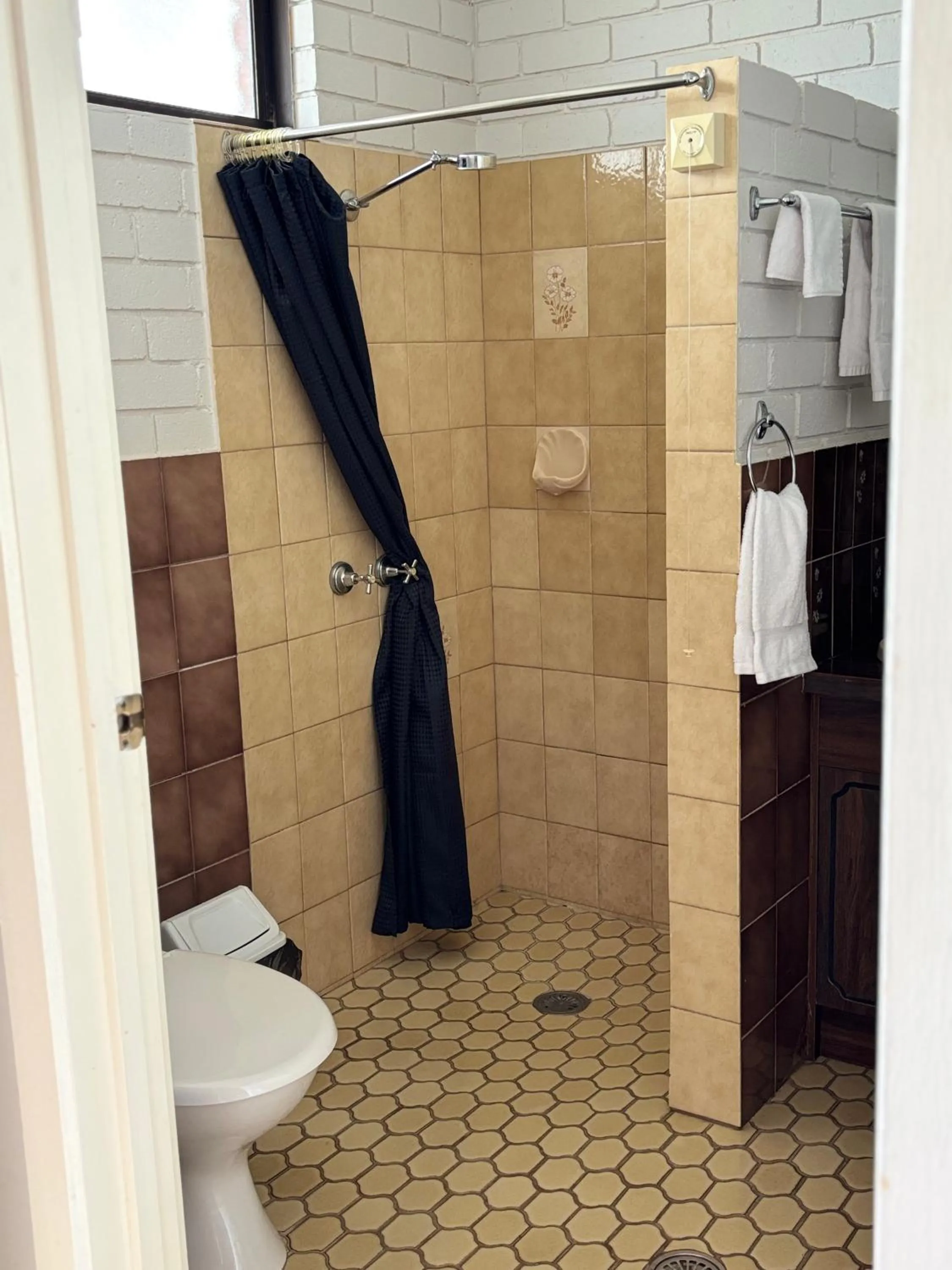 Shower in Bakery Park Motor Inn