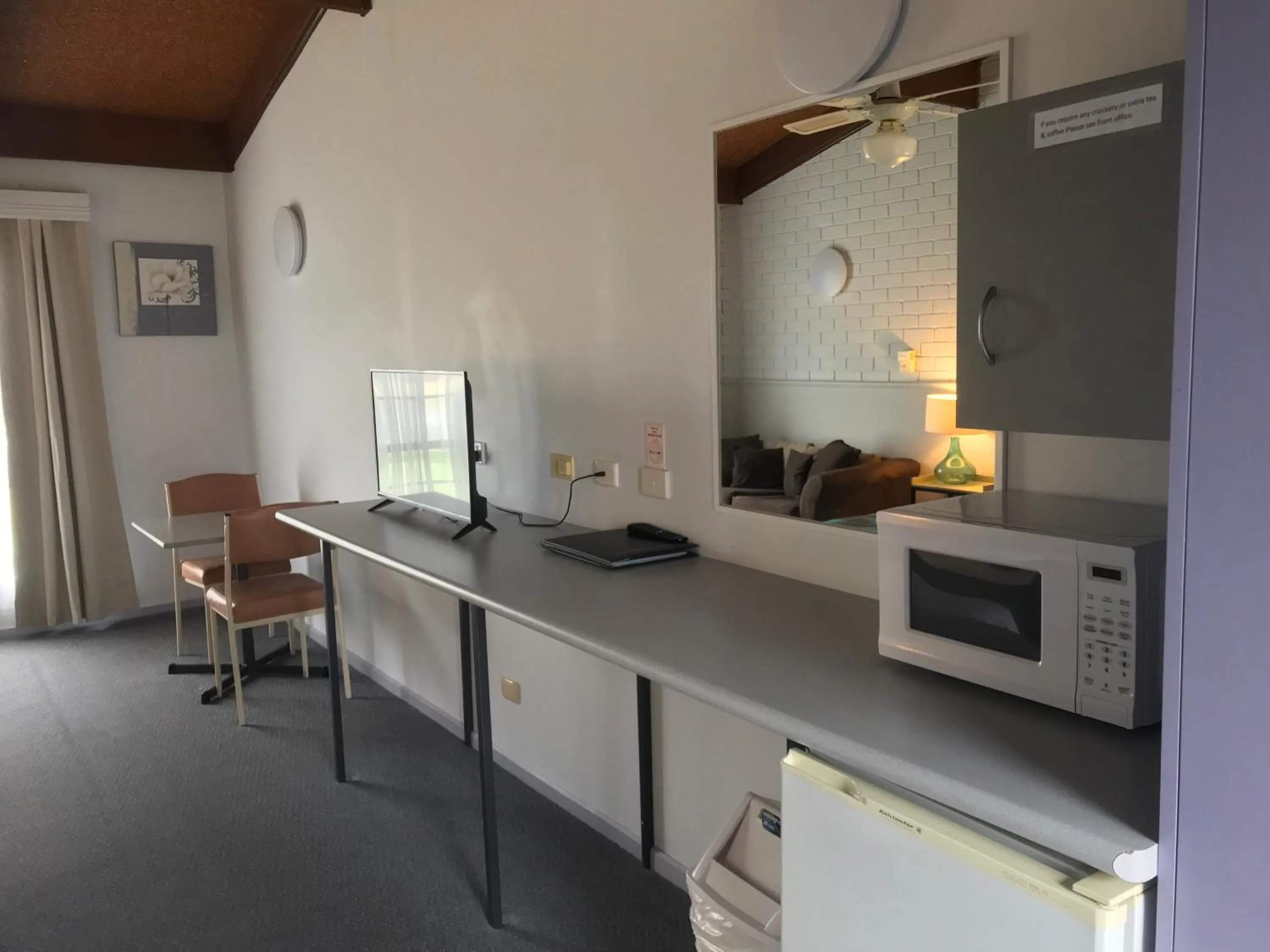 Kitchen or kitchenette in Bakery Park Motor Inn