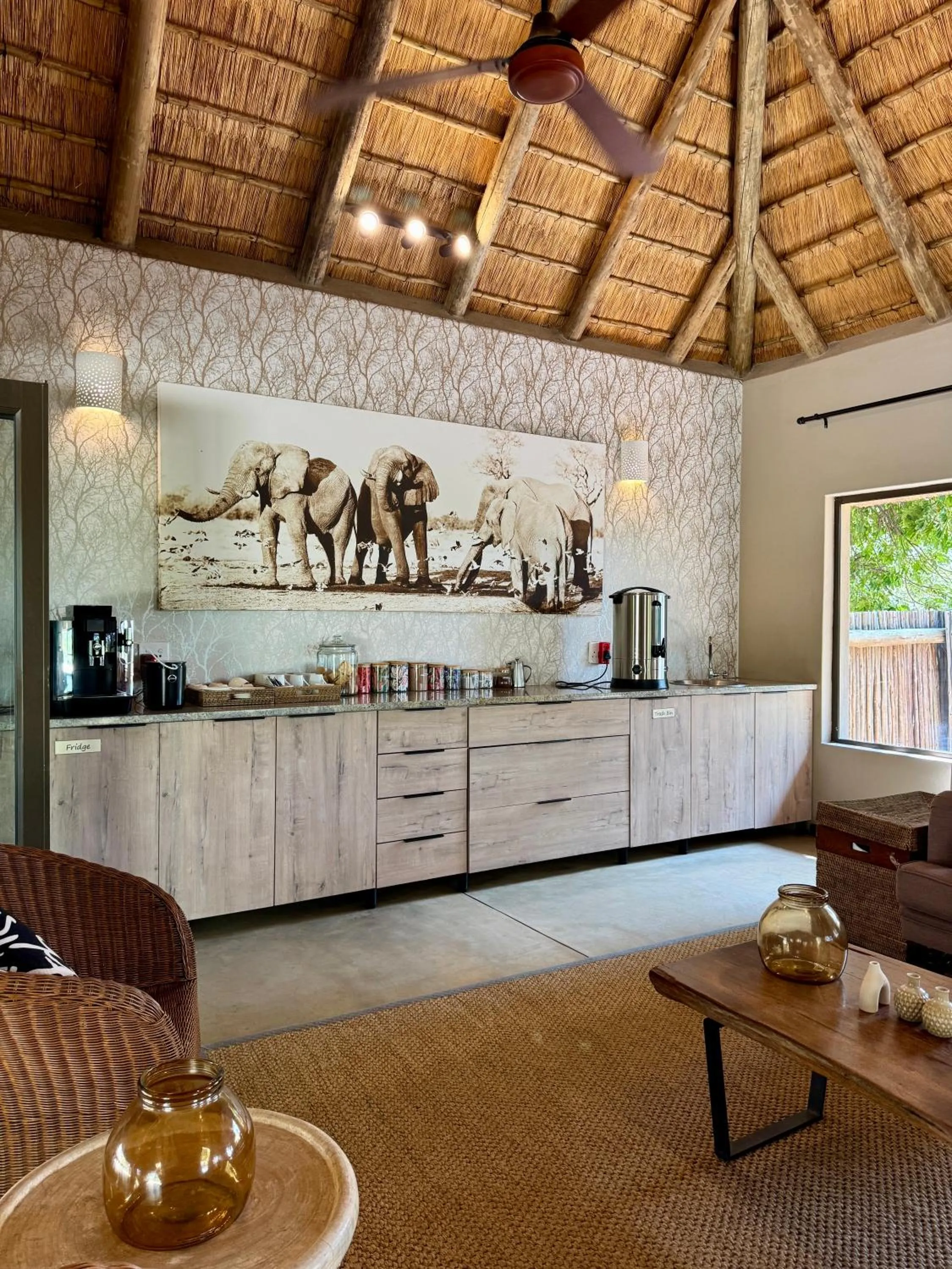 Coffee/tea facilities in Xanatseni Private Camp