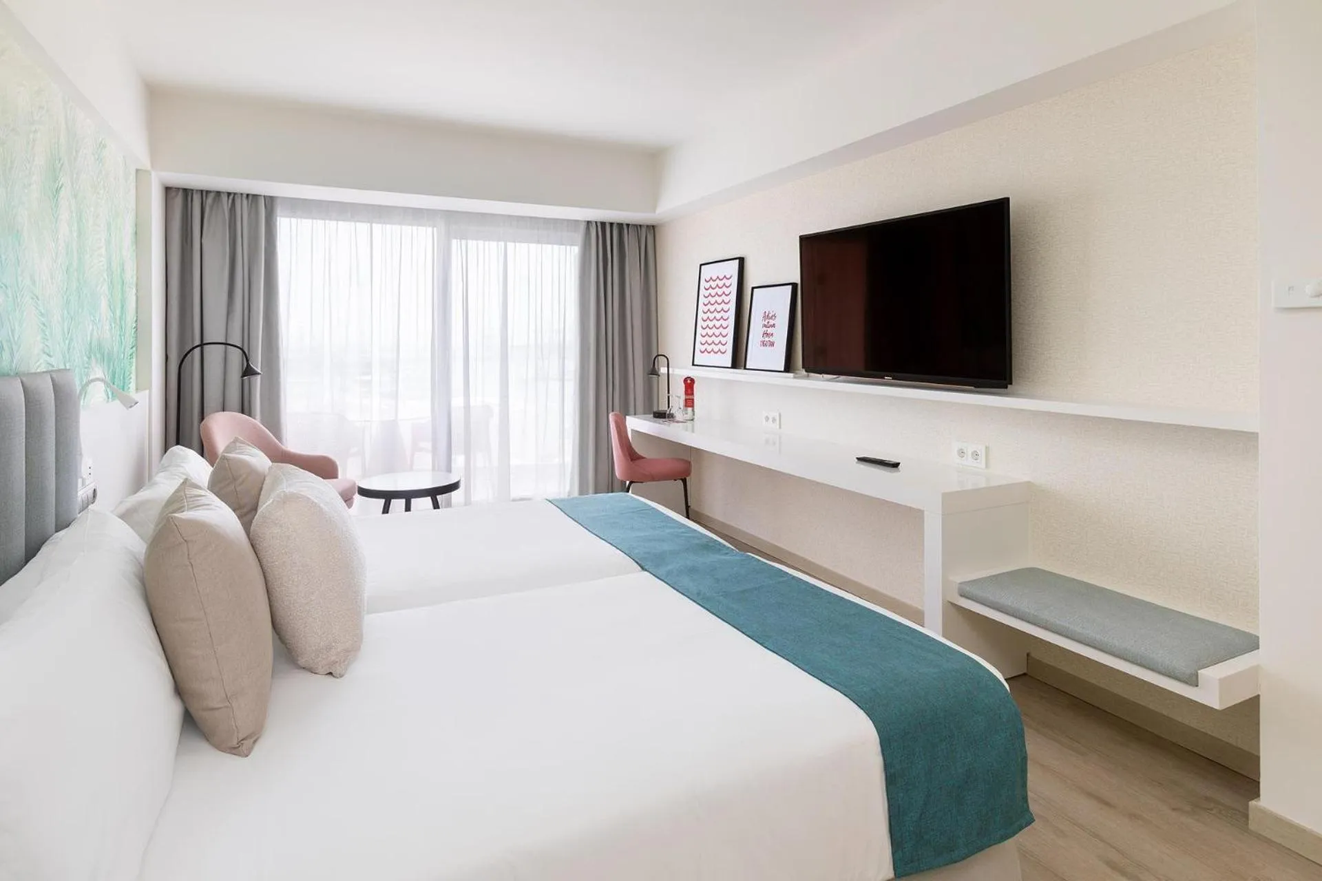 Photo of the whole room, Bed in Hotel Cristina by Tigotan Las Palmas - Adults Only