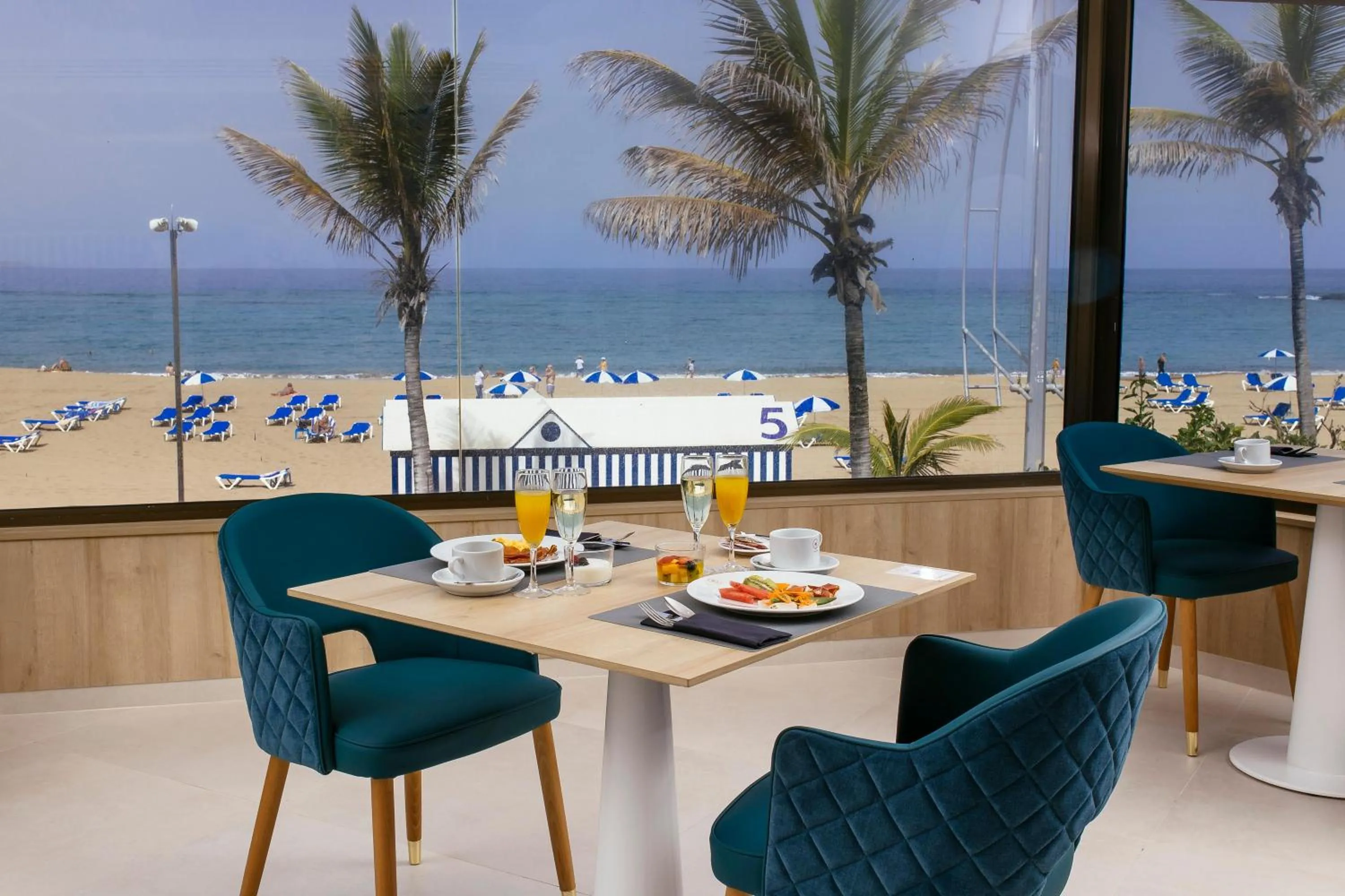 Restaurant/places to eat in Hotel Cristina by Tigotan Las Palmas - Adults Only
