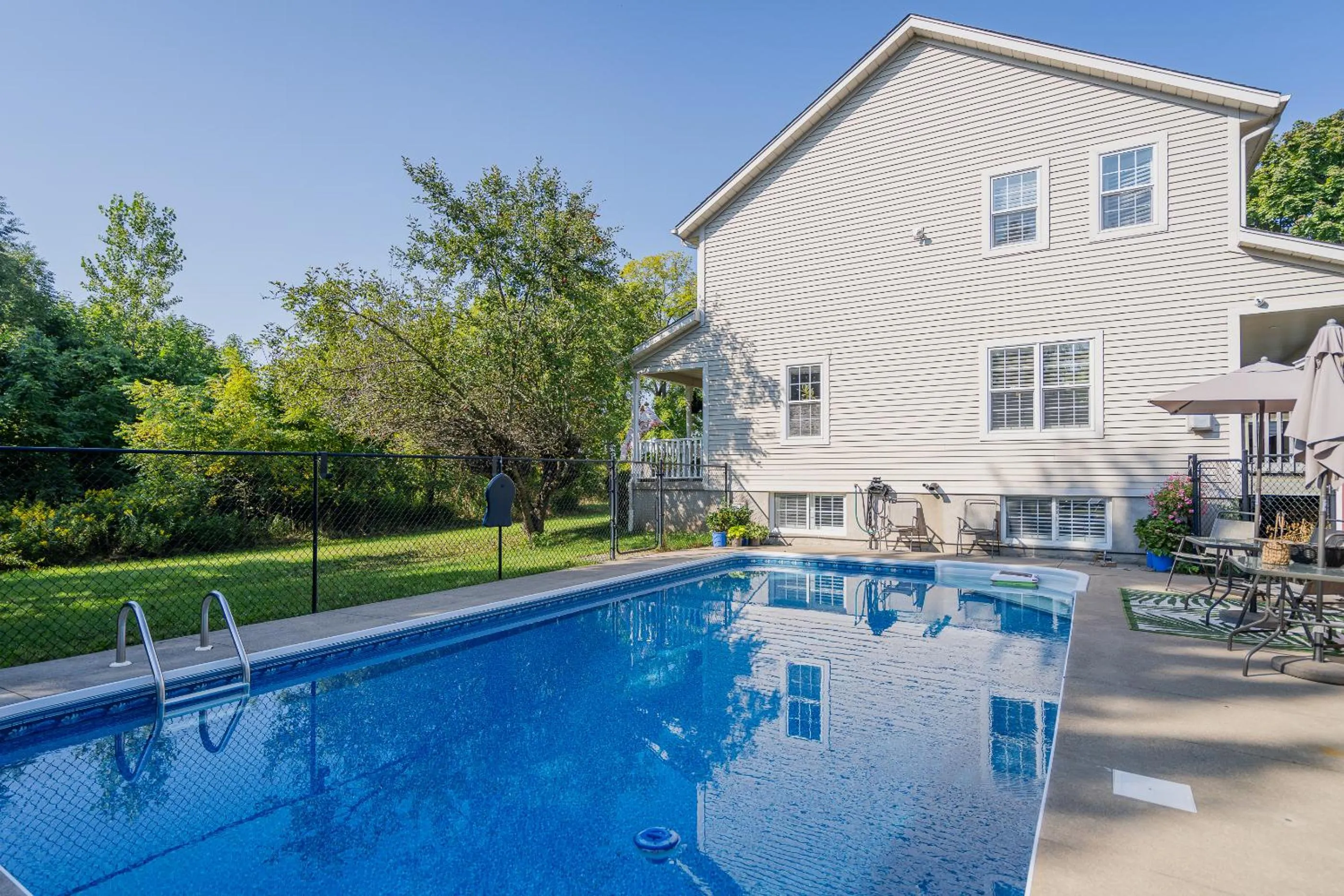 Swimming pool in Old Town Country Landing