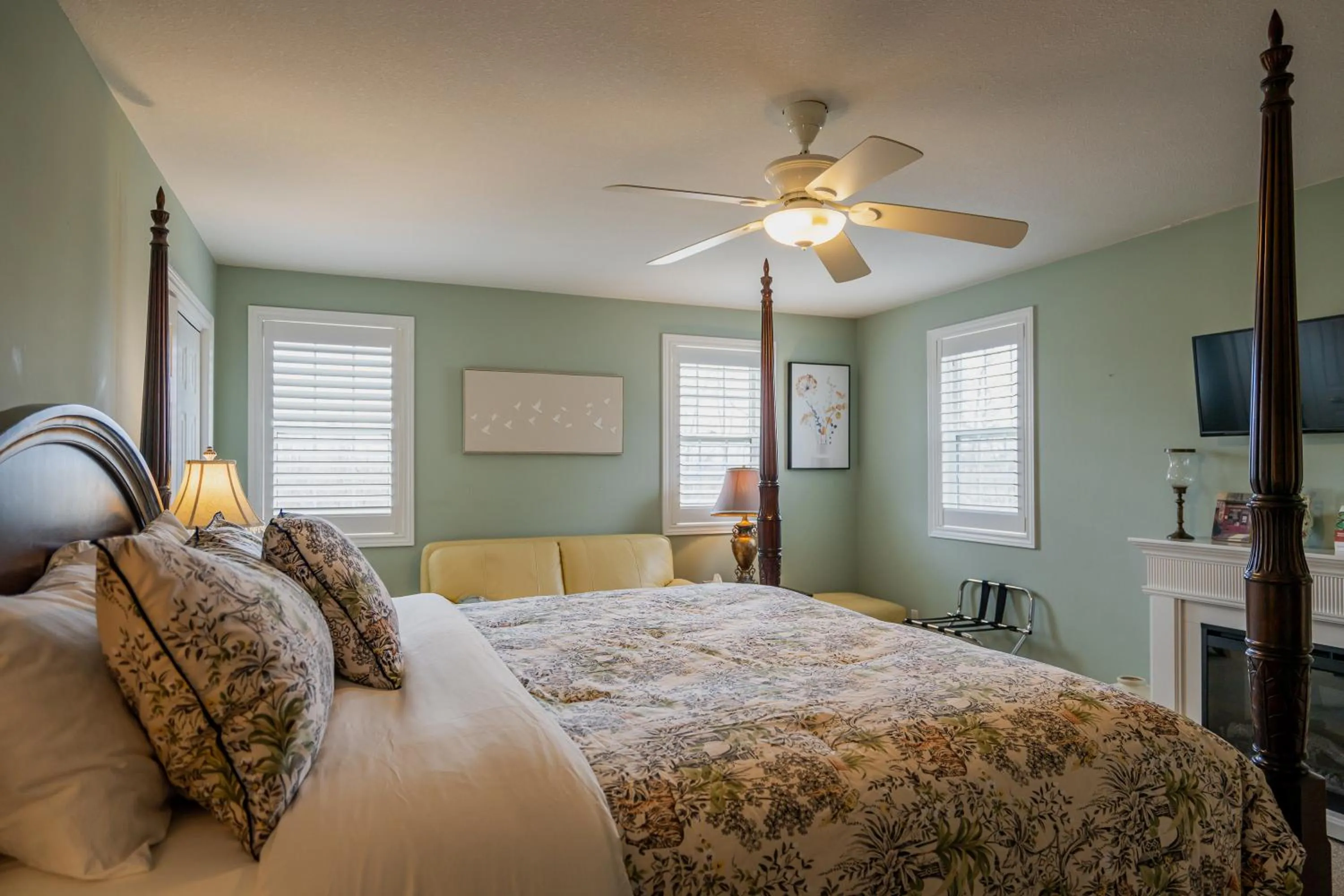 Communal lounge/ TV room, Bed in Old Town Country Landing