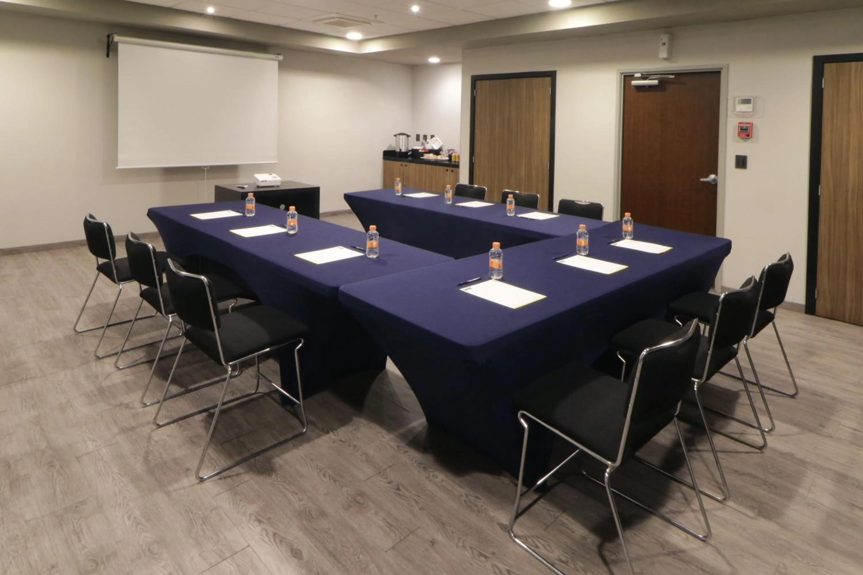 Meeting/conference room in City Express by Marriott Piedras Negras