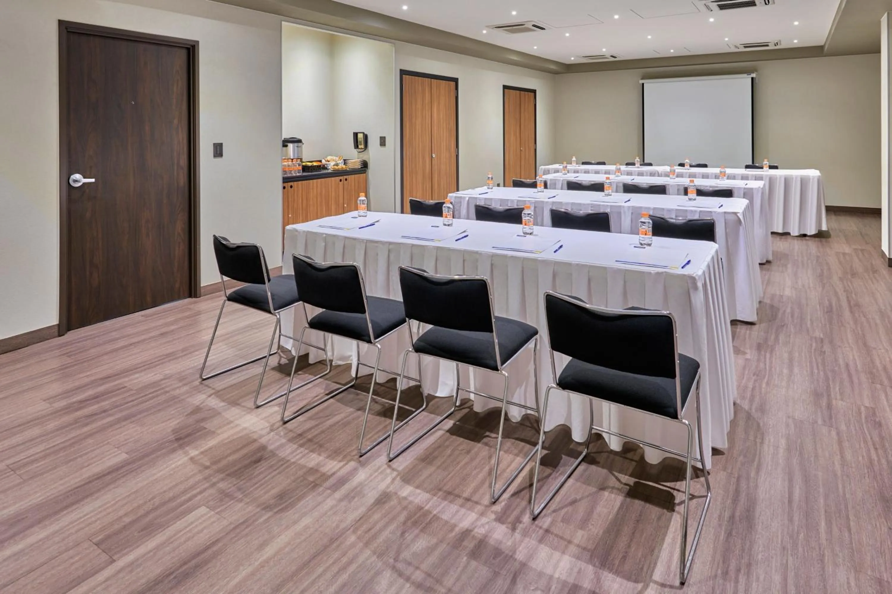Meeting/conference room in City Express by Marriott Piedras Negras