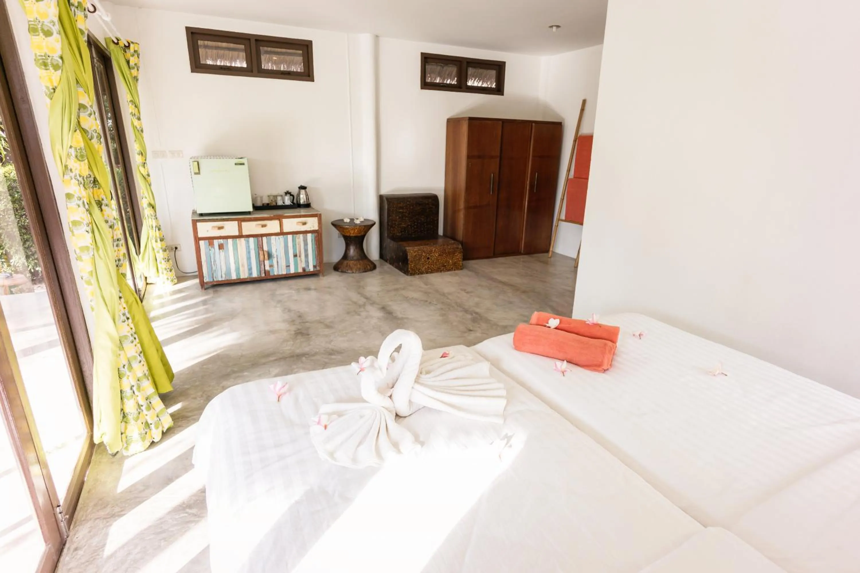 Bed in Mumsa Beach Resort & Restaurant