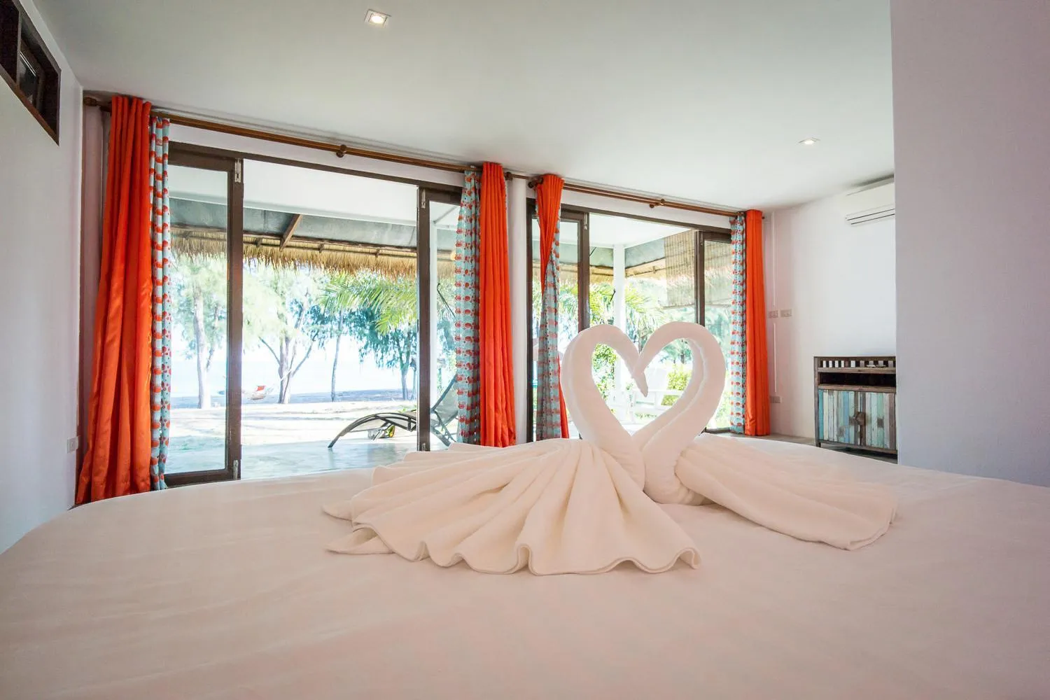 Bed in Mumsa Beach Resort & Restaurant