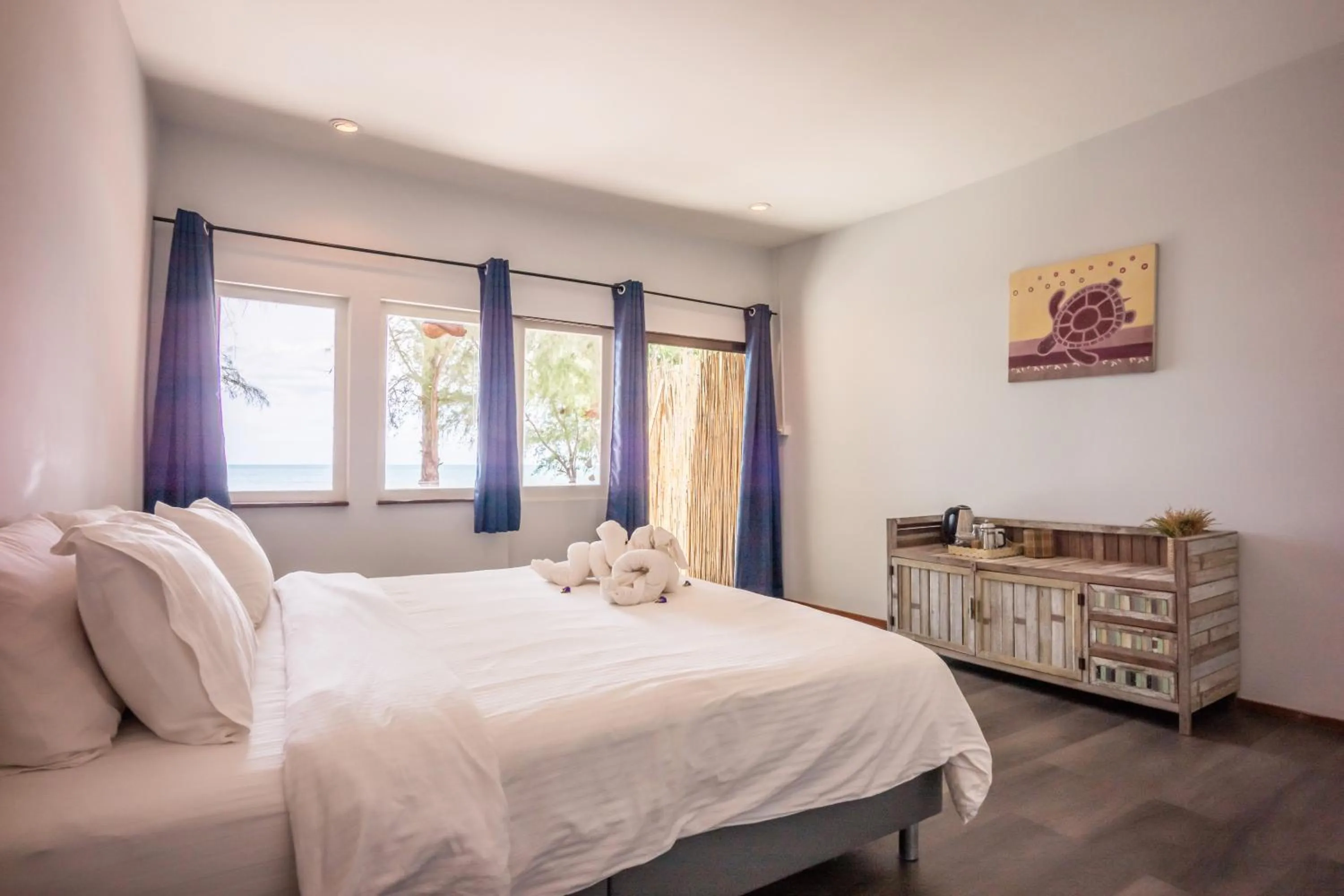 Bed in Mumsa Beach Resort & Restaurant