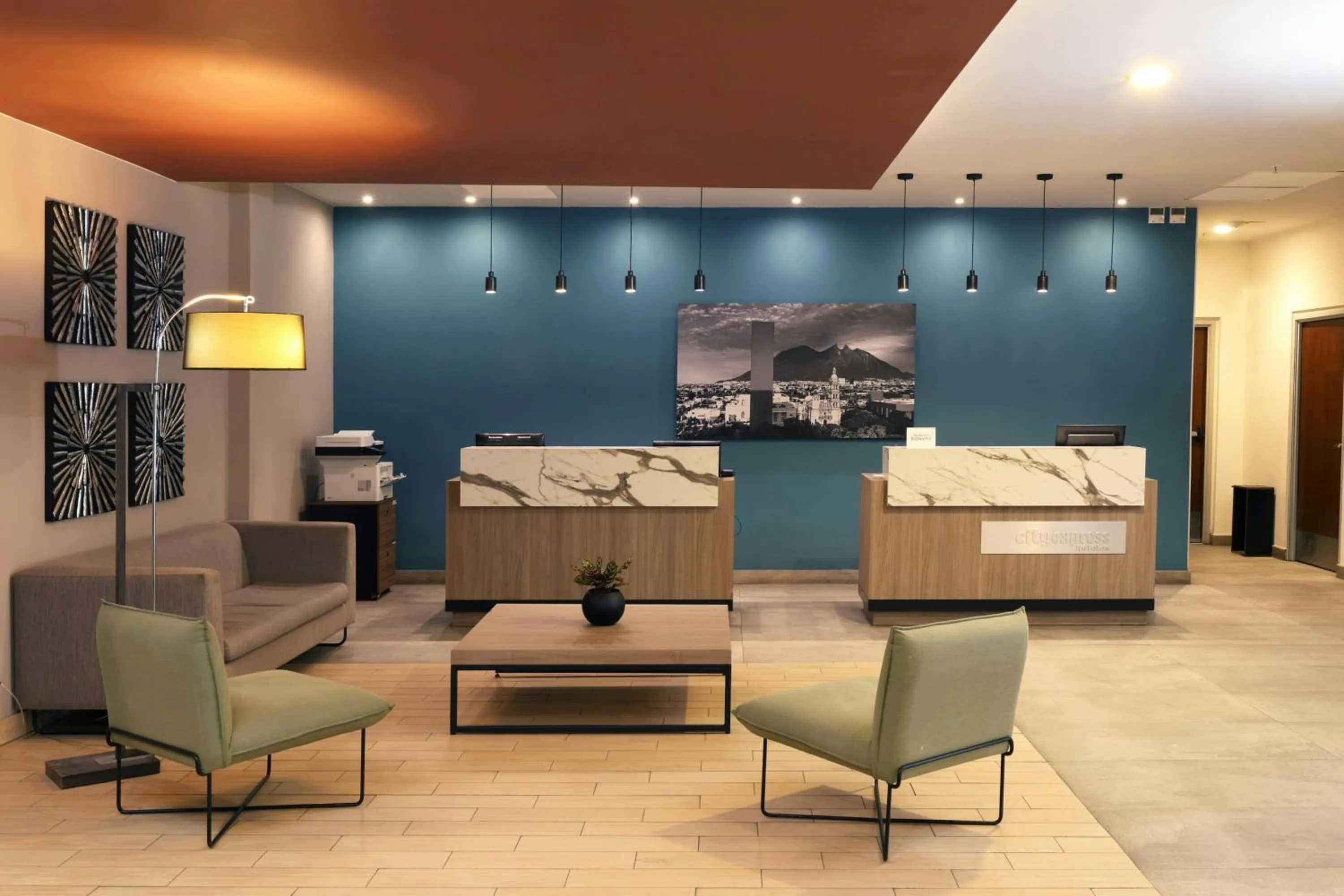 Lobby or reception in City Express Plus by Marriott Monterrey Galerías