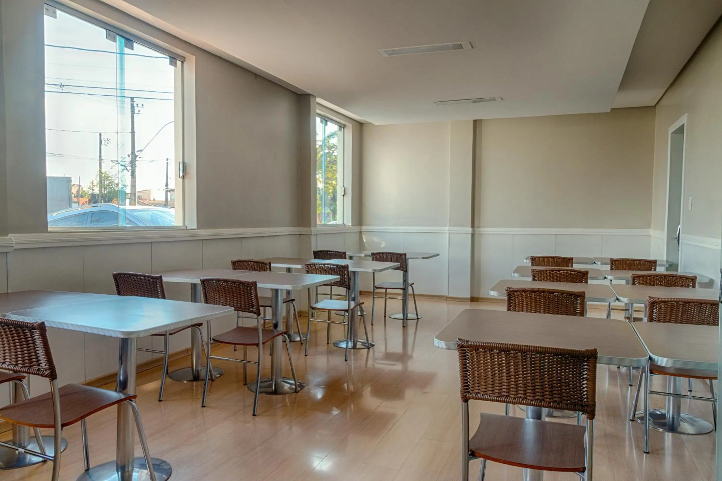 Restaurant/places to eat in Real Hotel