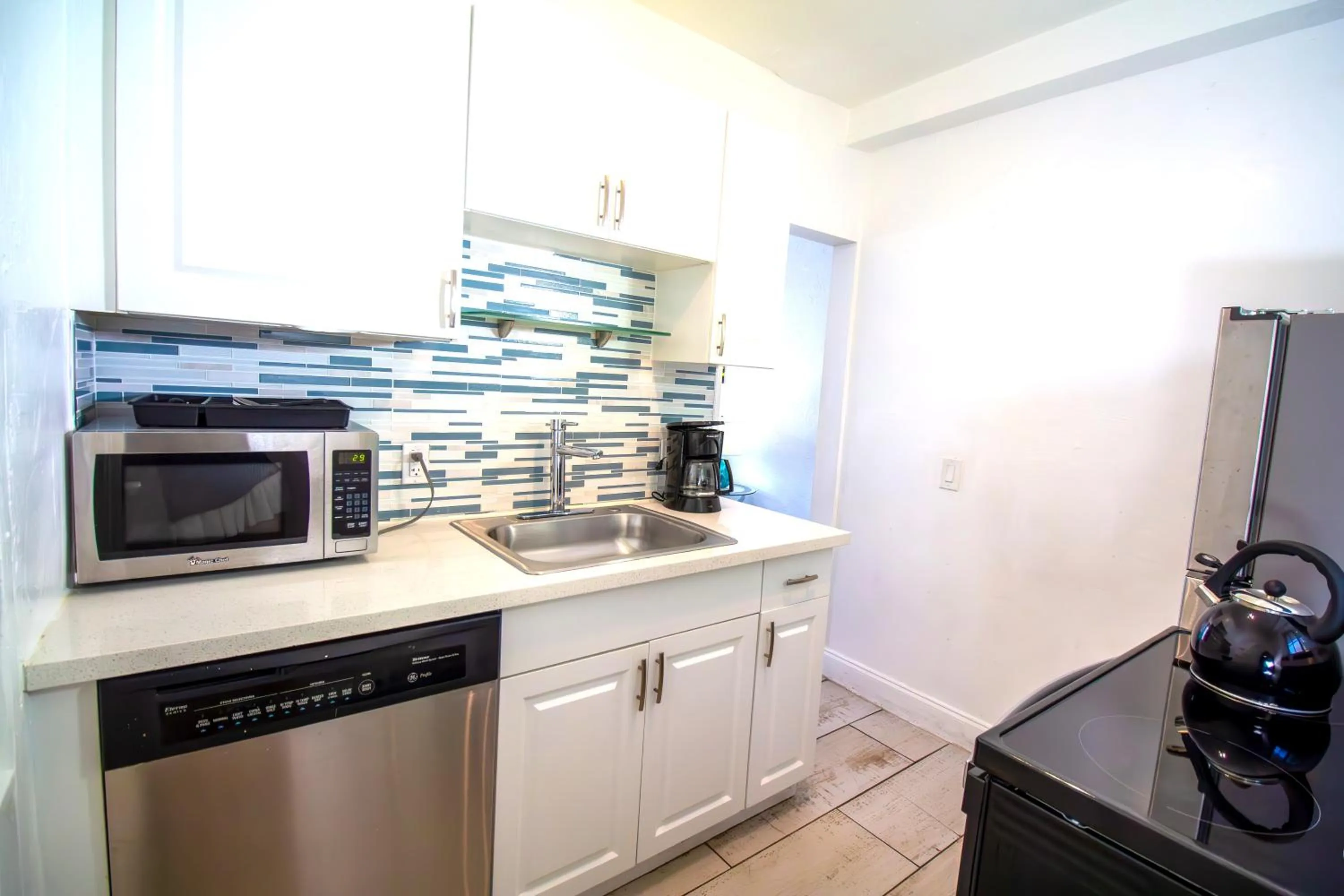 Coffee/tea facilities in Courtyard Apartments Part of the Oasis Casita Collection