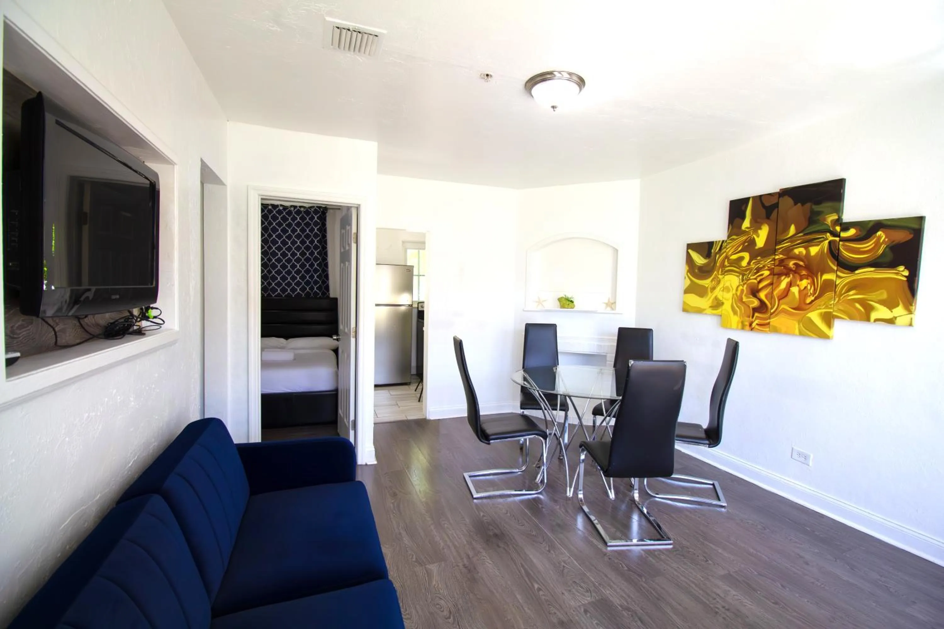 TV and multimedia in Courtyard Apartments Part of the Oasis Casita Collection