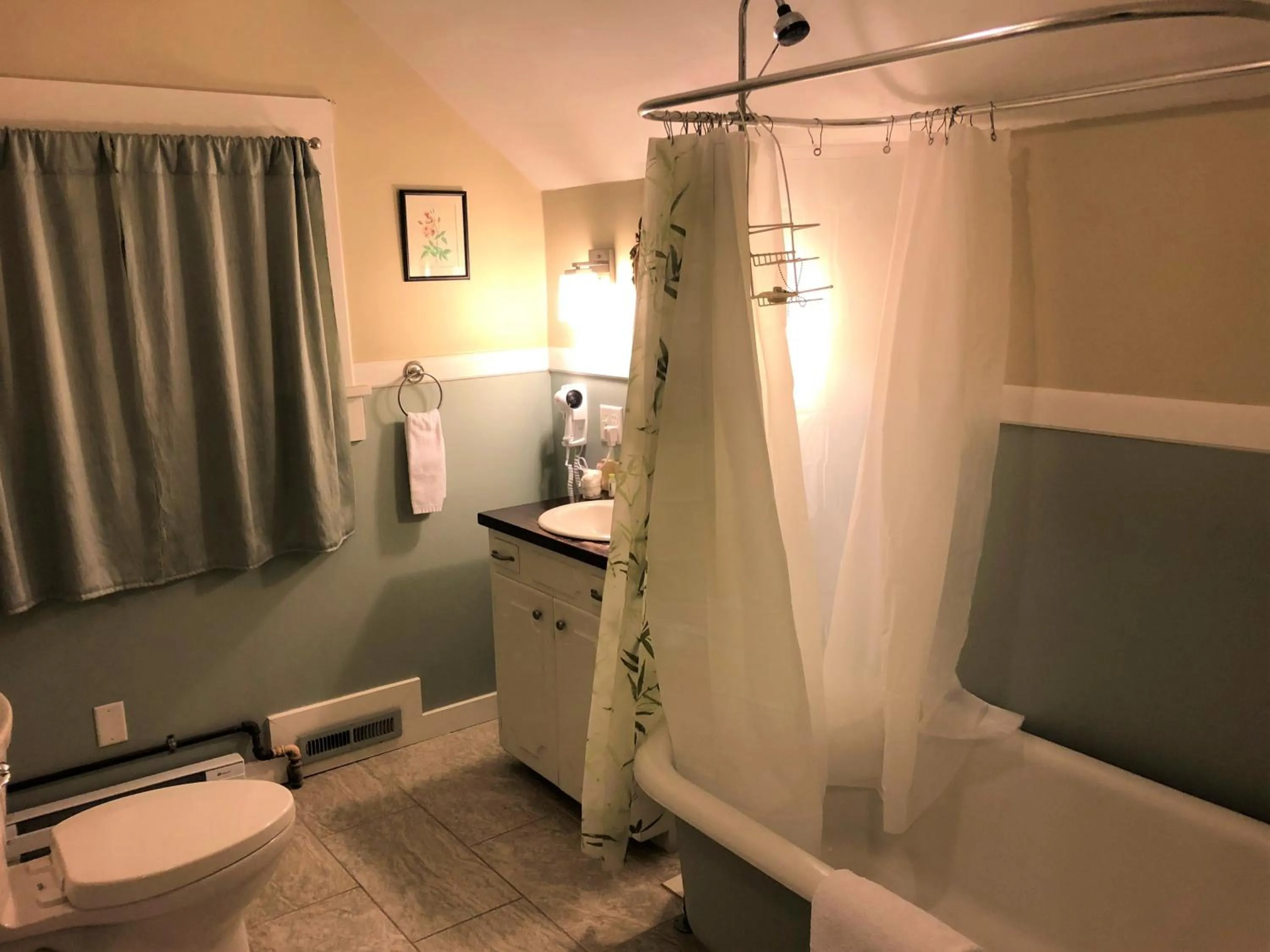 Bathroom in The Salida Inn and Hostel