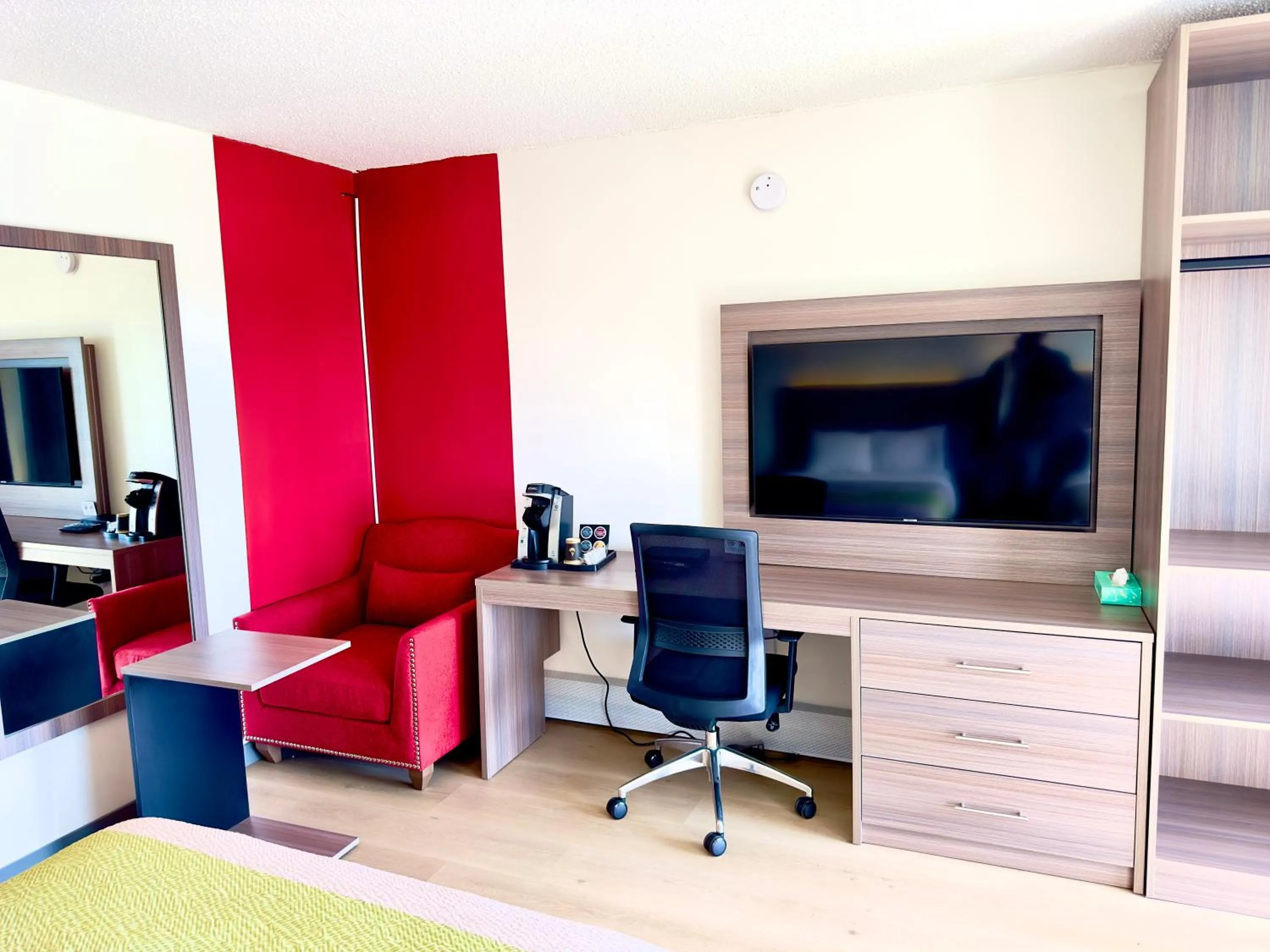 TV and multimedia in Westport Inn