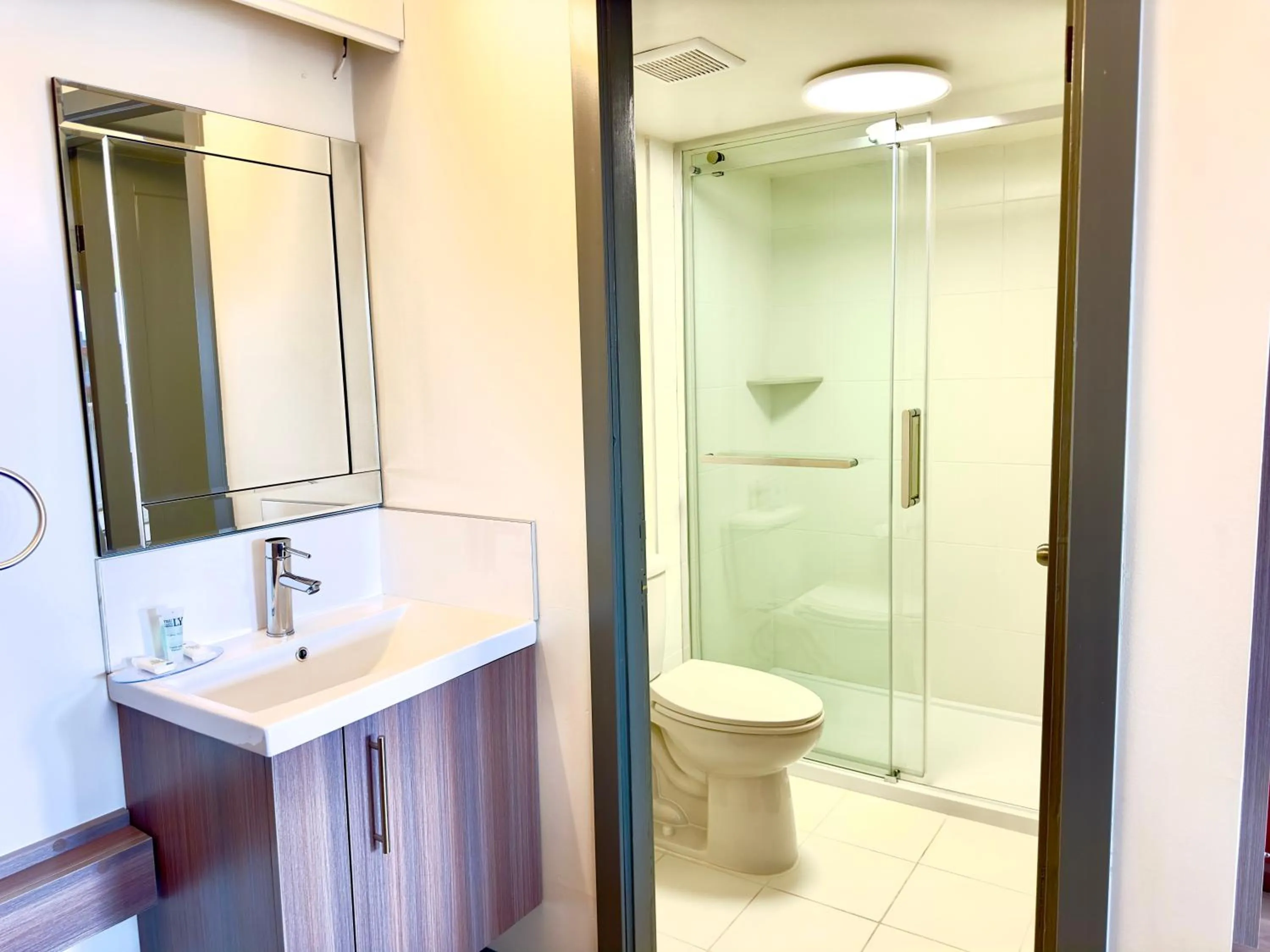 Shower in Westport Inn