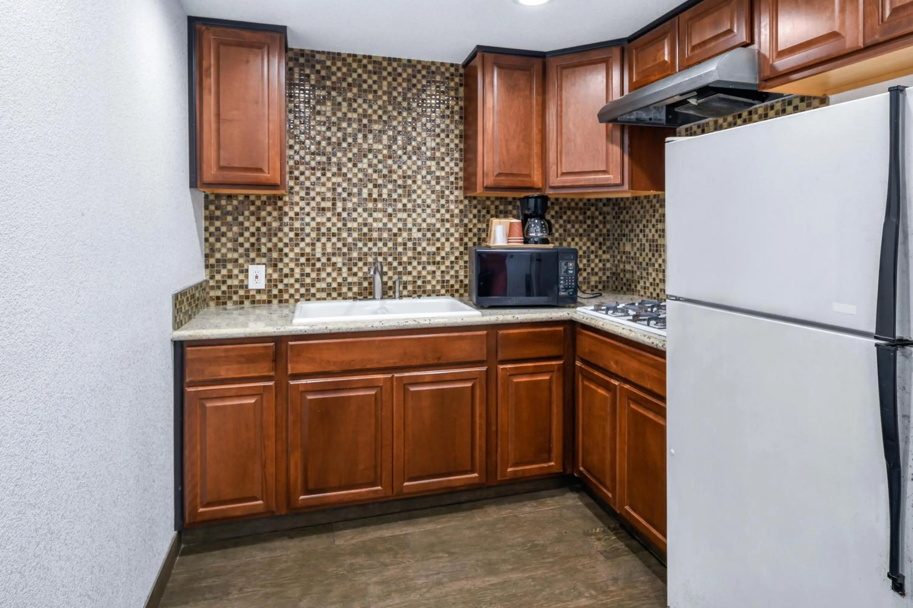 Kitchen or kitchenette in Scandia Motel