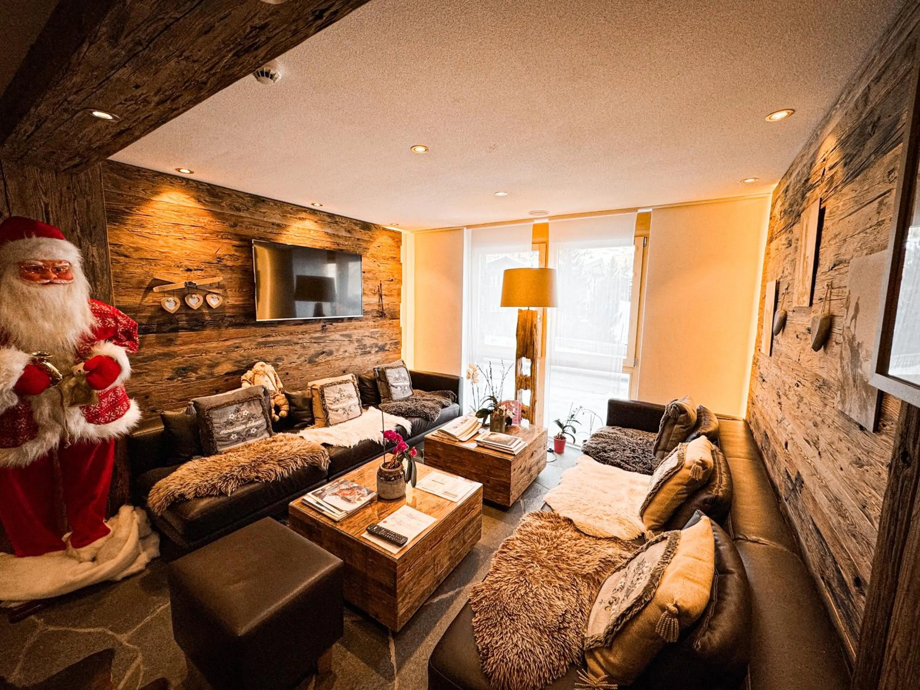 Lounge or bar in Panorama Ski Lodge