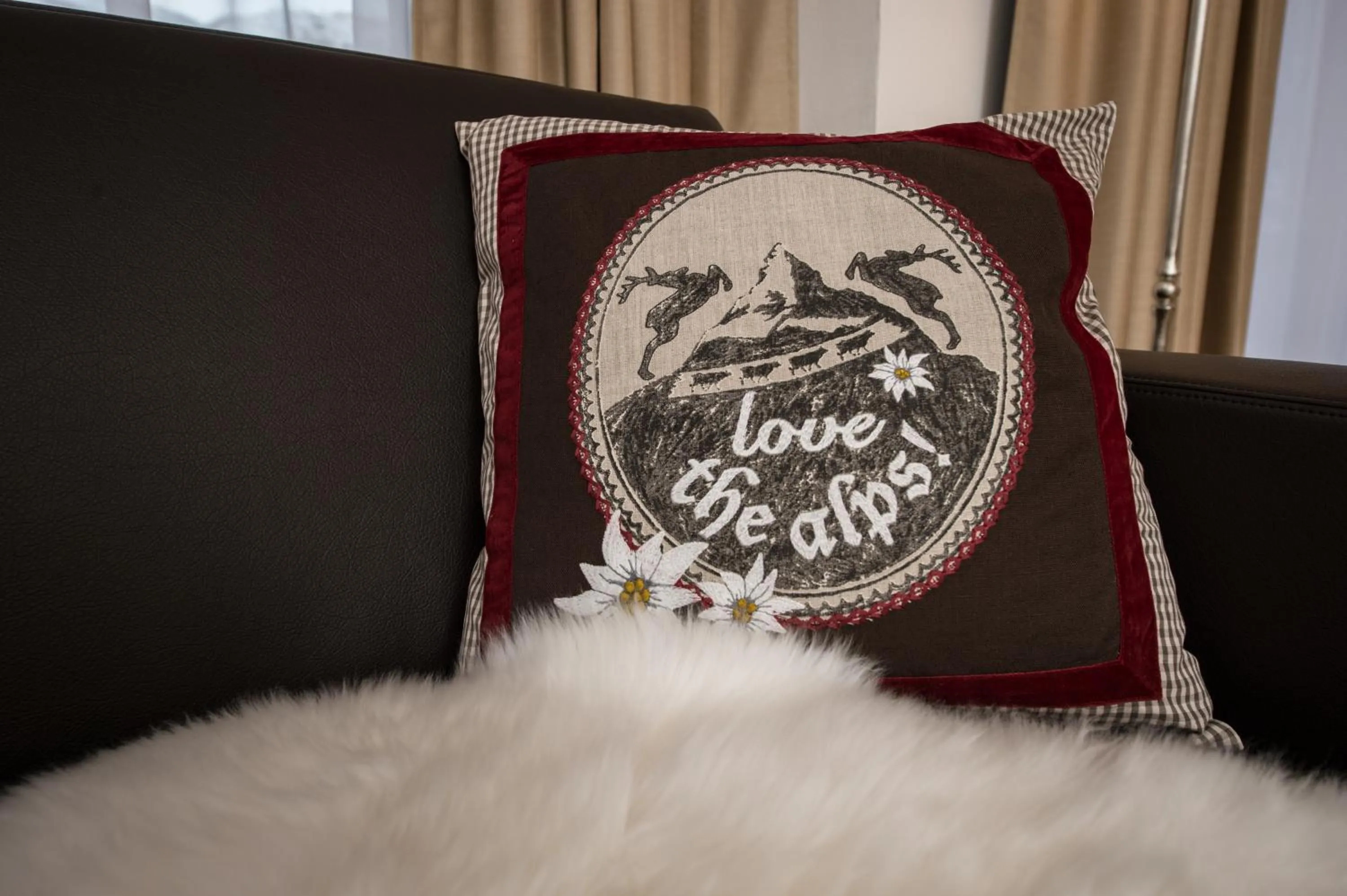 Two-Bedroom Apartment with Matterhorn View  in Panorama Ski Lodge