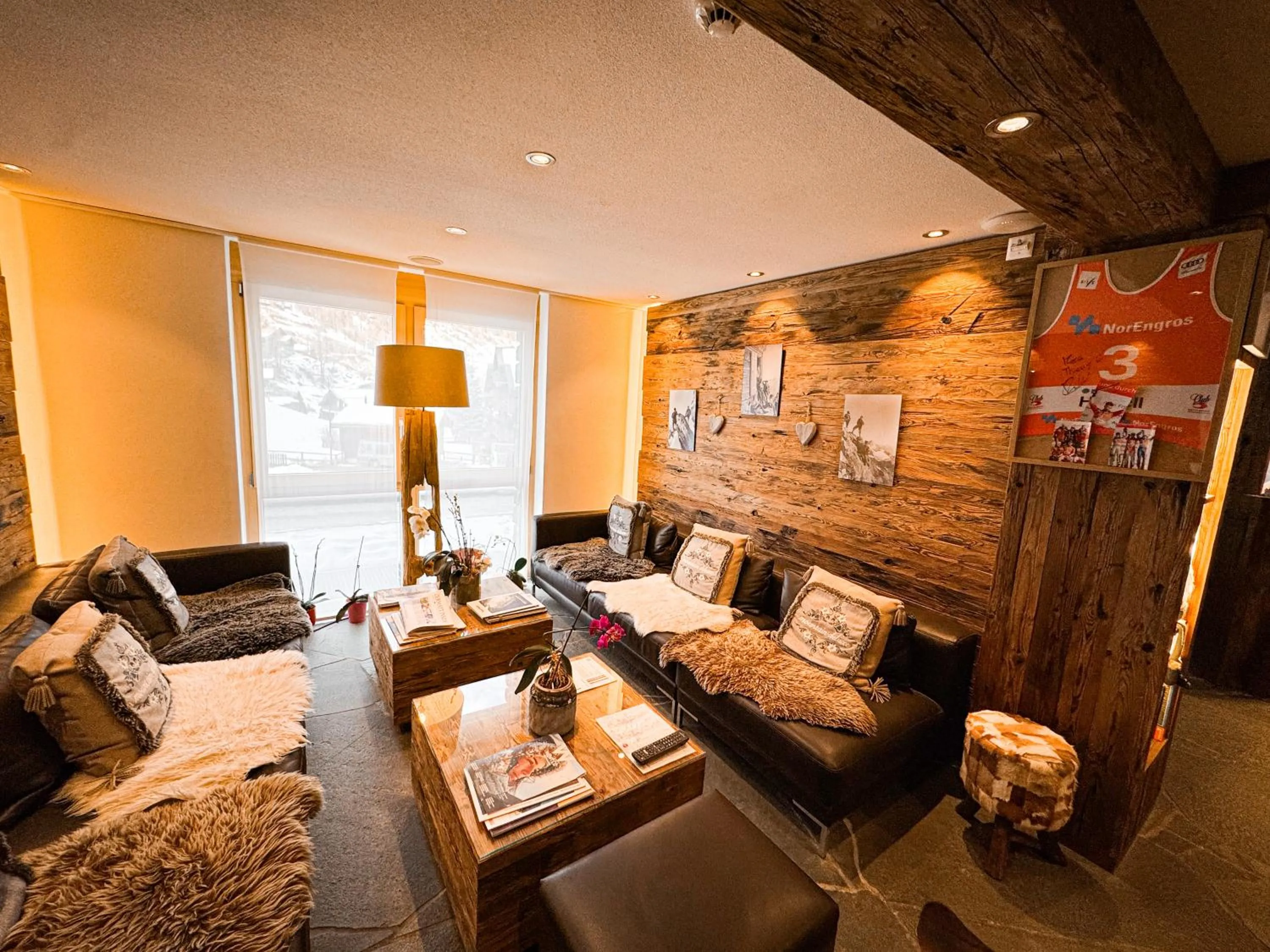 Lounge or bar in Panorama Ski Lodge