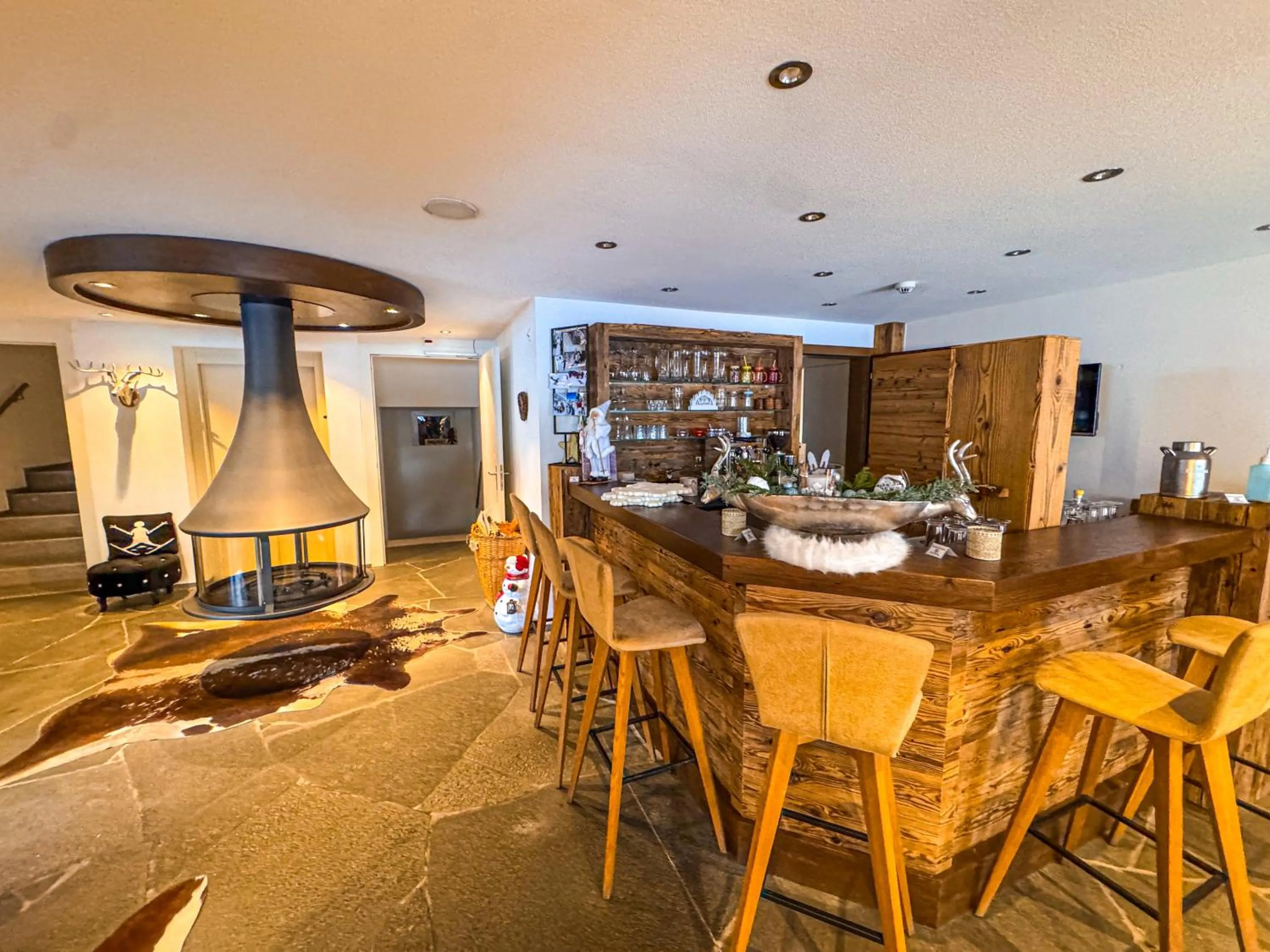 Lounge or bar in Panorama Ski Lodge